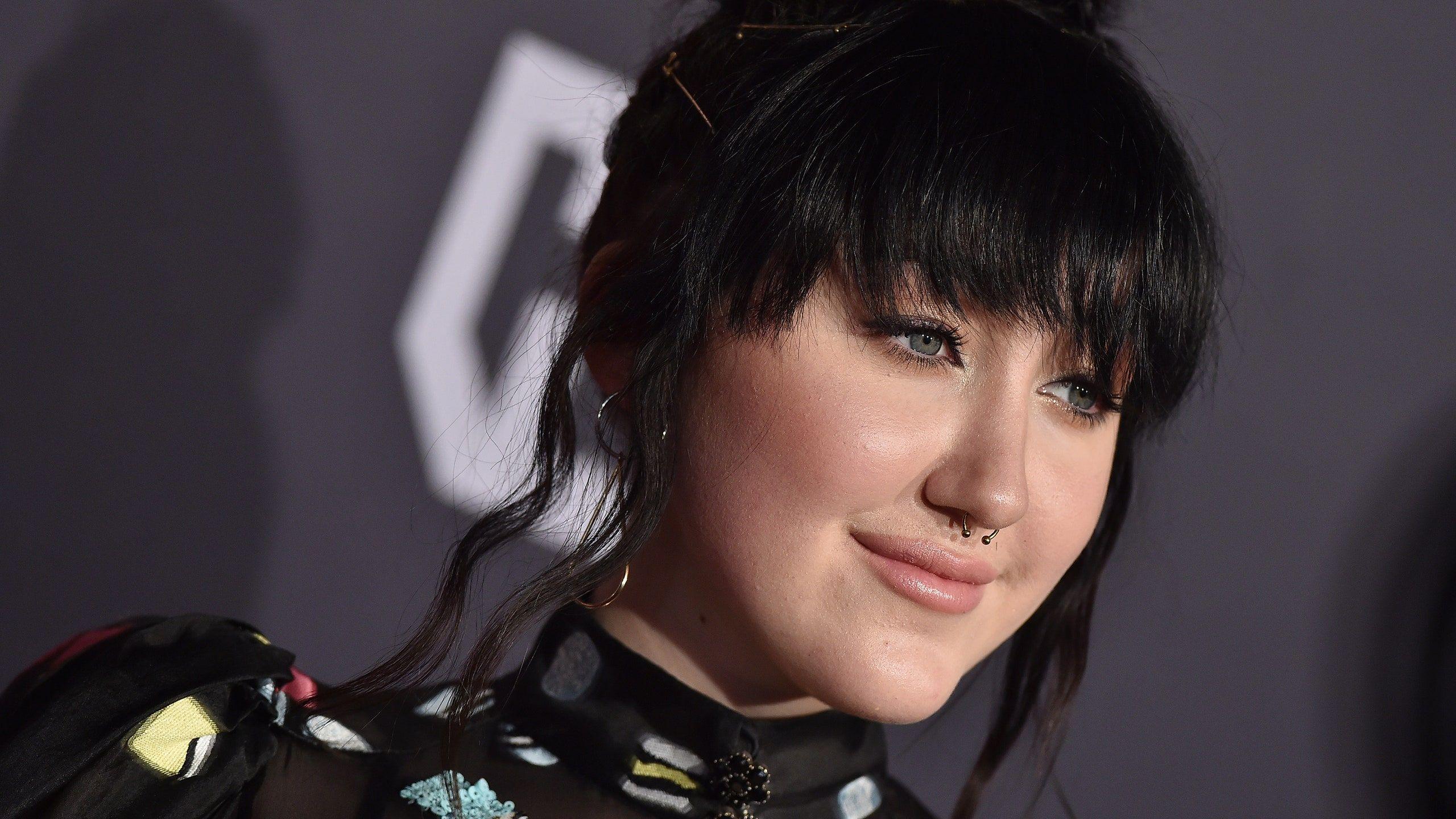 2560x1440 Noah Cyrus Talks Breakups and Miley Comparisons
