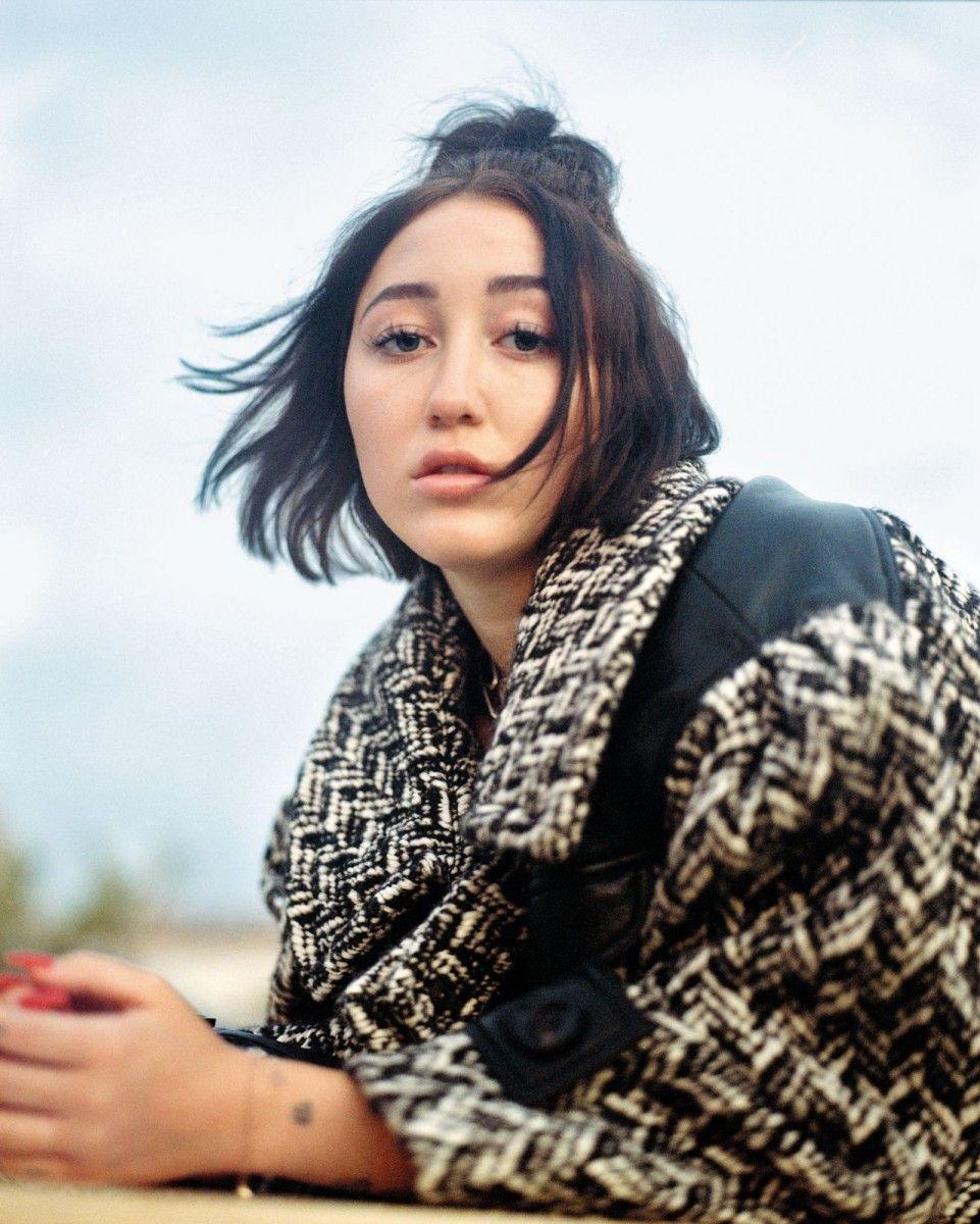 961x1200 Noah Cyrus wallpaper
