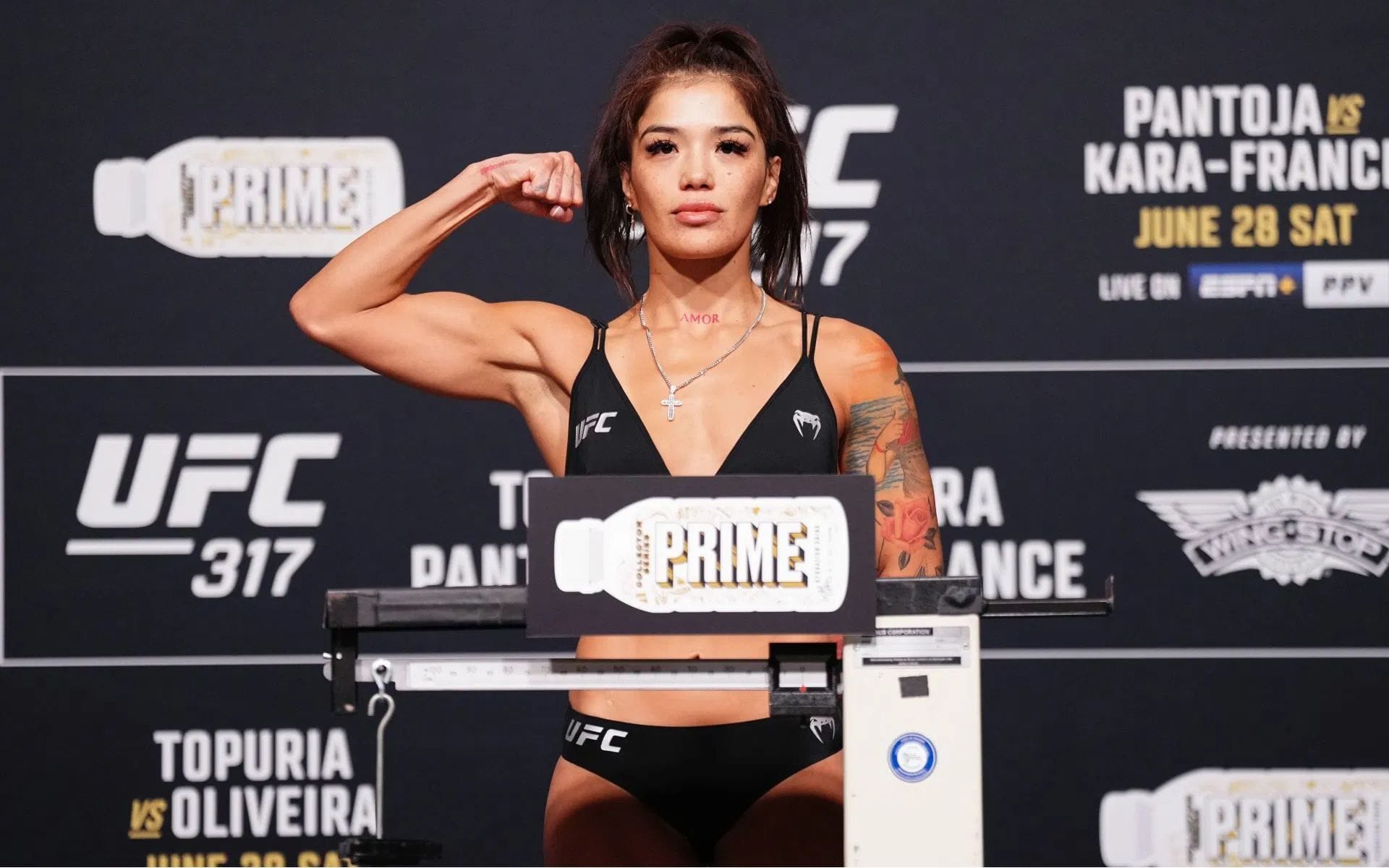 1920x1200 Photos: Tracy Cortez turns heads with elegant white dress look at Noche UFC