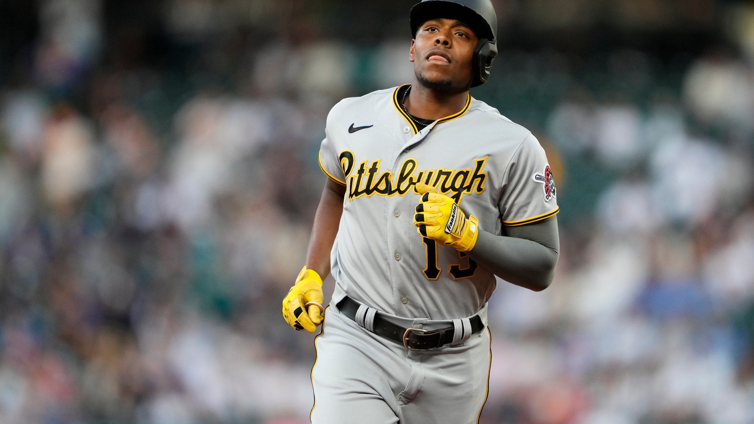 2560x1440 Pittsburgh Pirates lose infielder Ke'Bryan Hayes to injury, promote prospect Jared Triolo