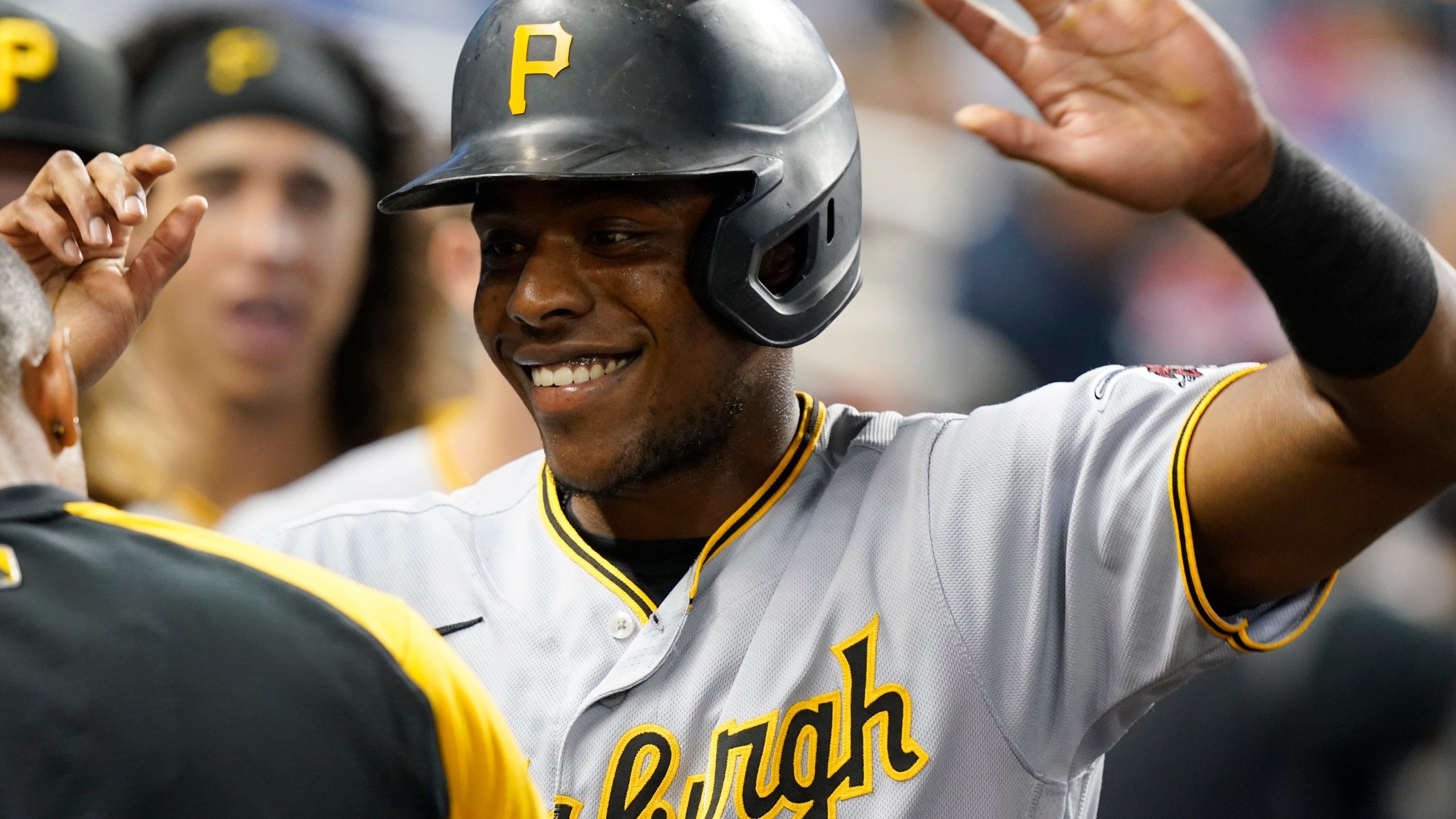 2560x1440 Report: Pittsburgh Pirates to sign young star Ke'Bryan Hayes to biggest contract in team history