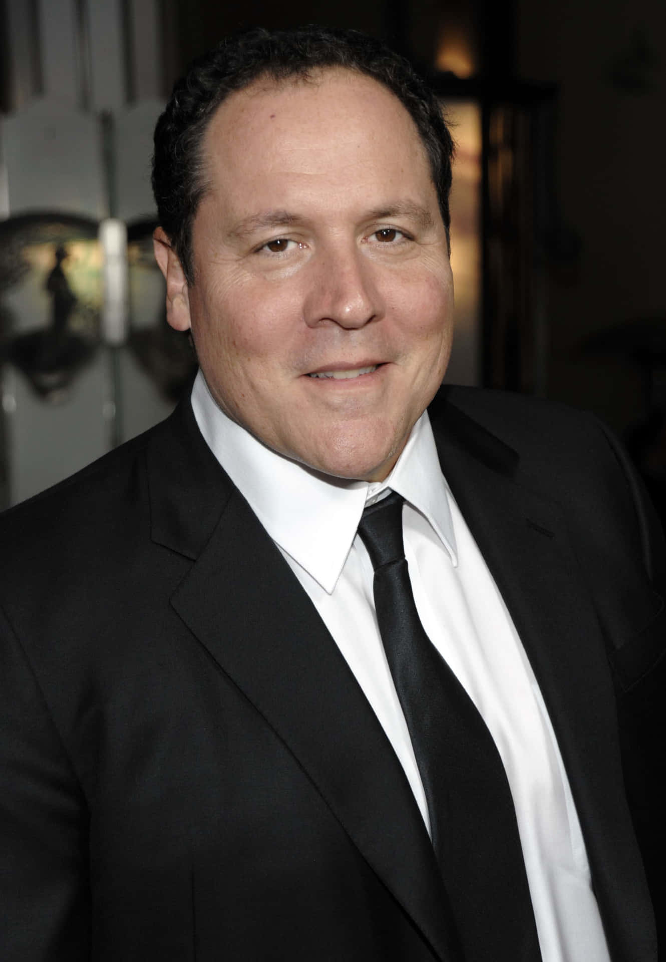 1330x1920 Download Award Winning Actor, Director And Comedian Jon Favreau Wallpaper