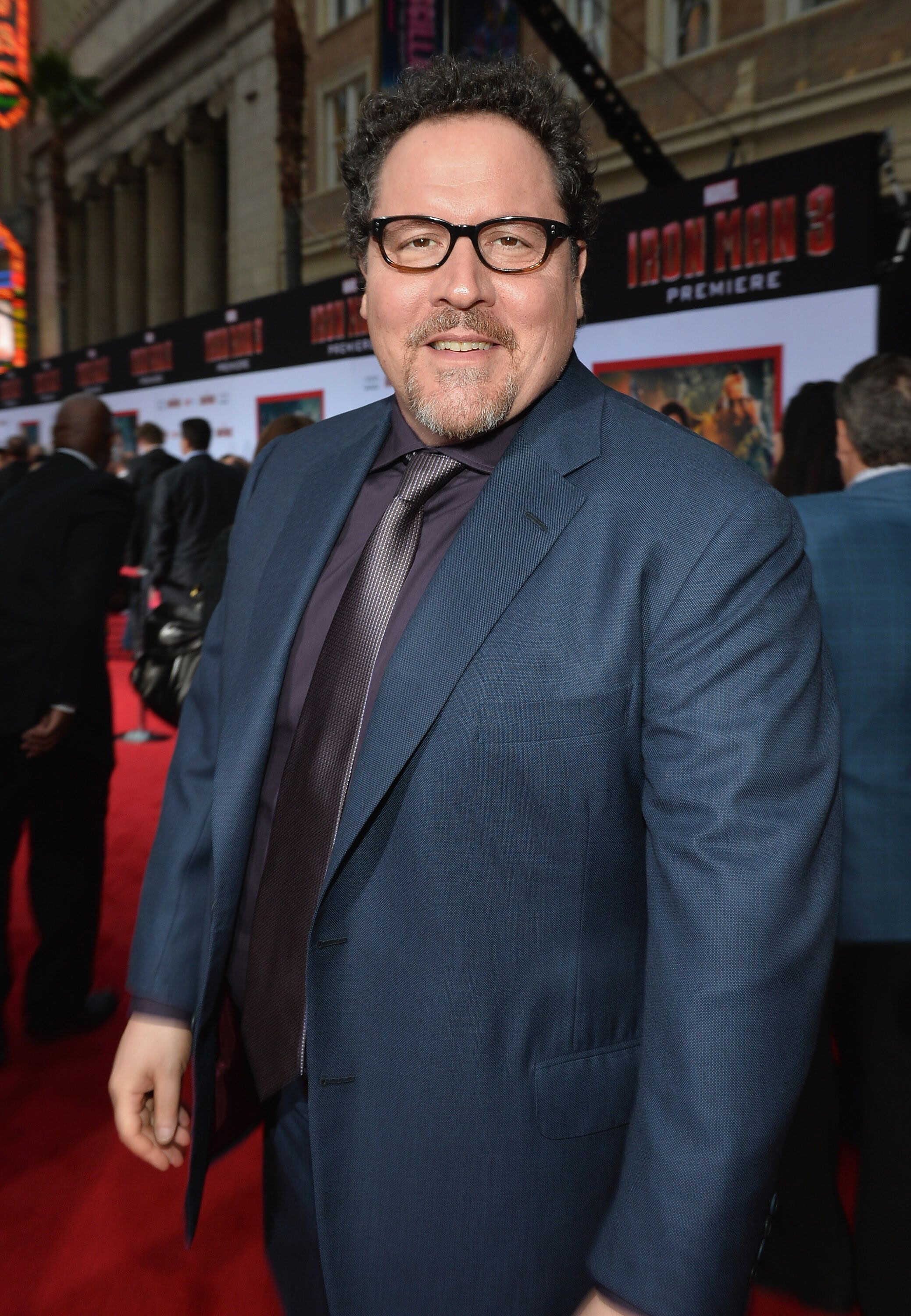 2077x3000 Jon Favreau Wallpaper