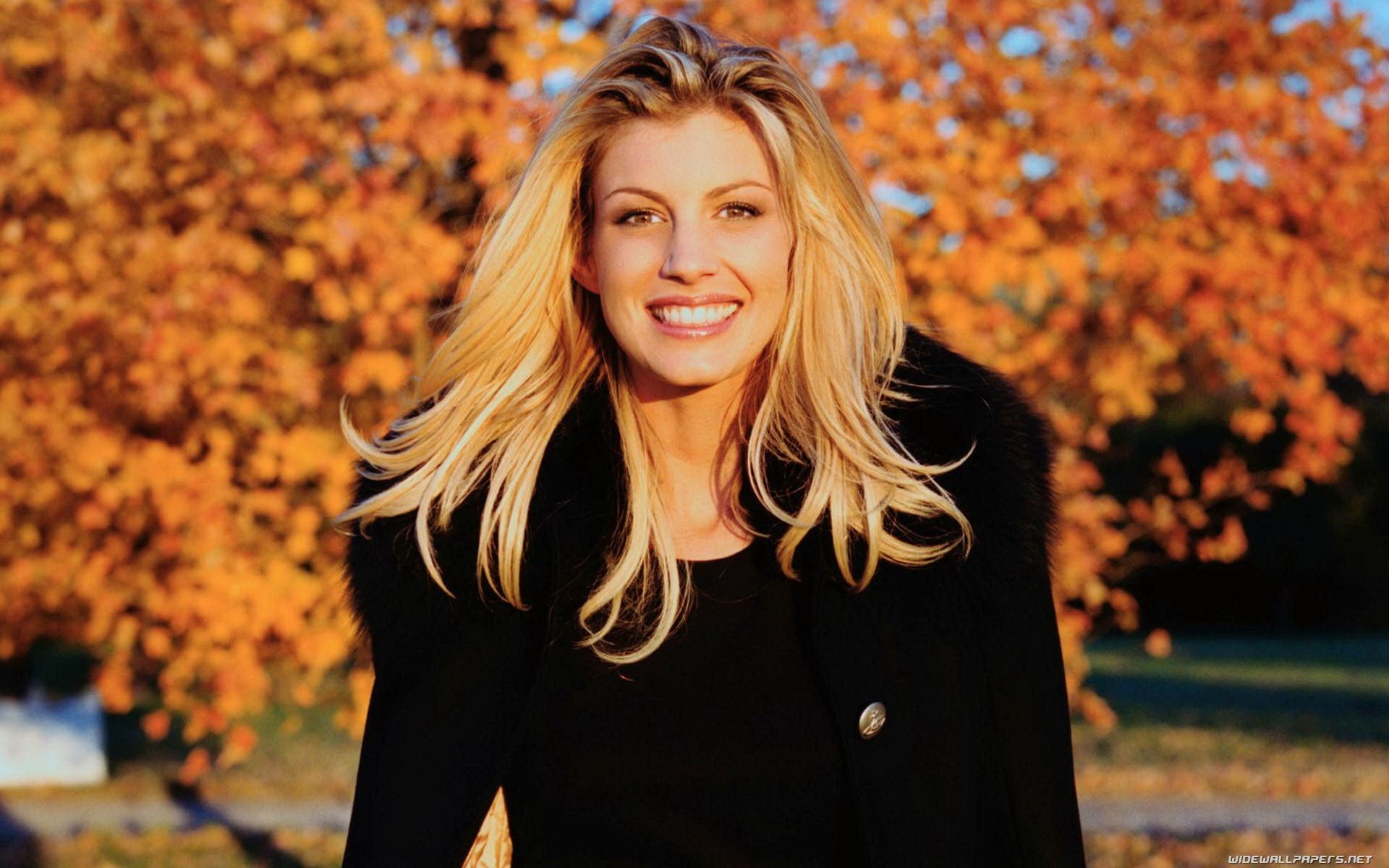 1920x1200 Danica Patrick Races To The Bluebird; Faith Hill Gets Snap Py