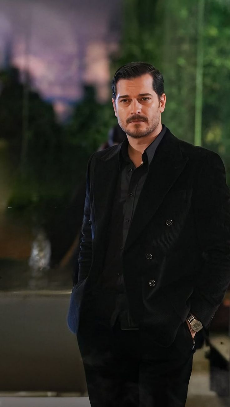 736x1300 Çağatay Ulusoy