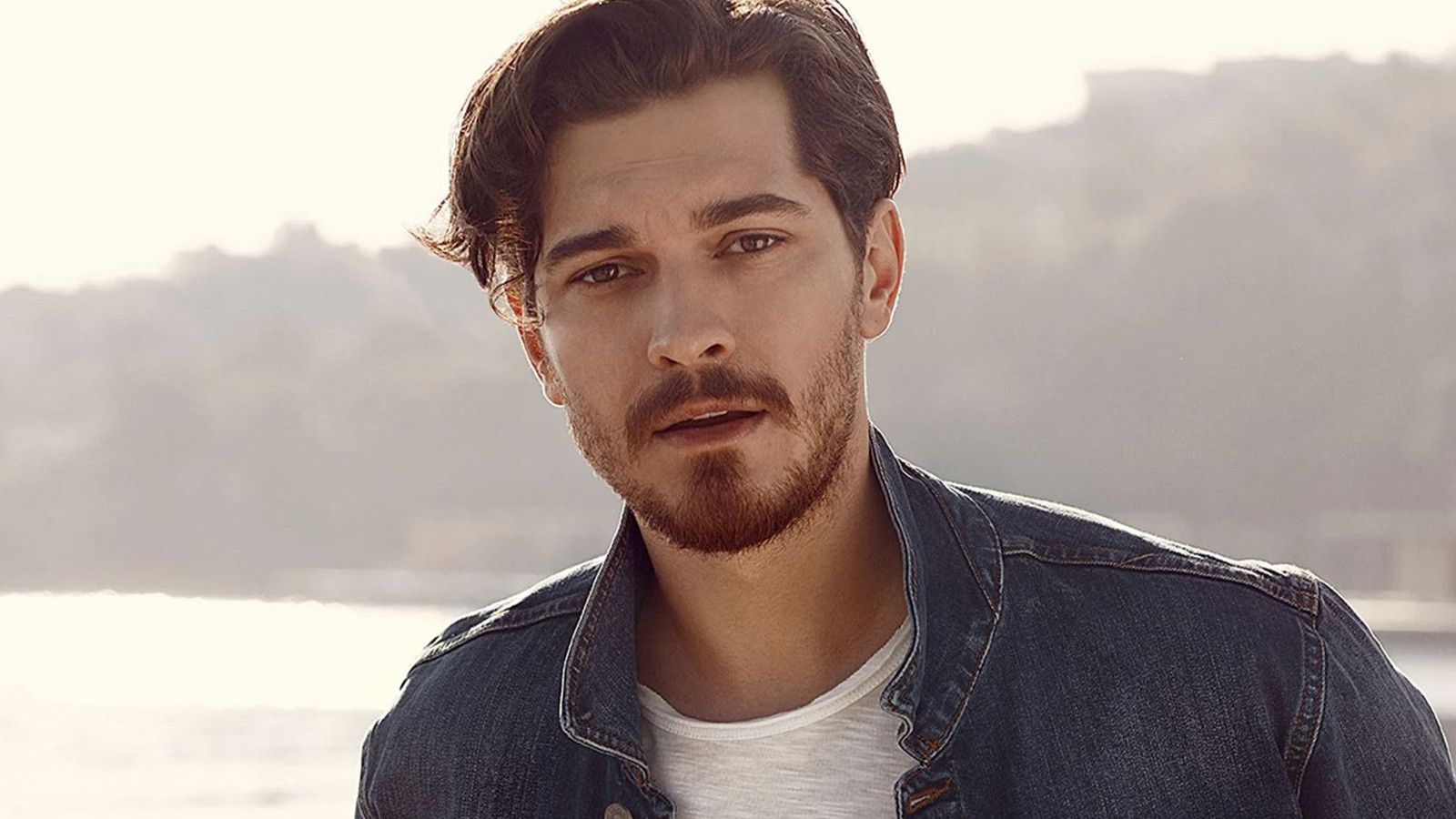 1600x900 Çağatay Ulusoy'un yeni dizisindeki jigolo imajı ortaya çıktı! Saçlarını uzattı