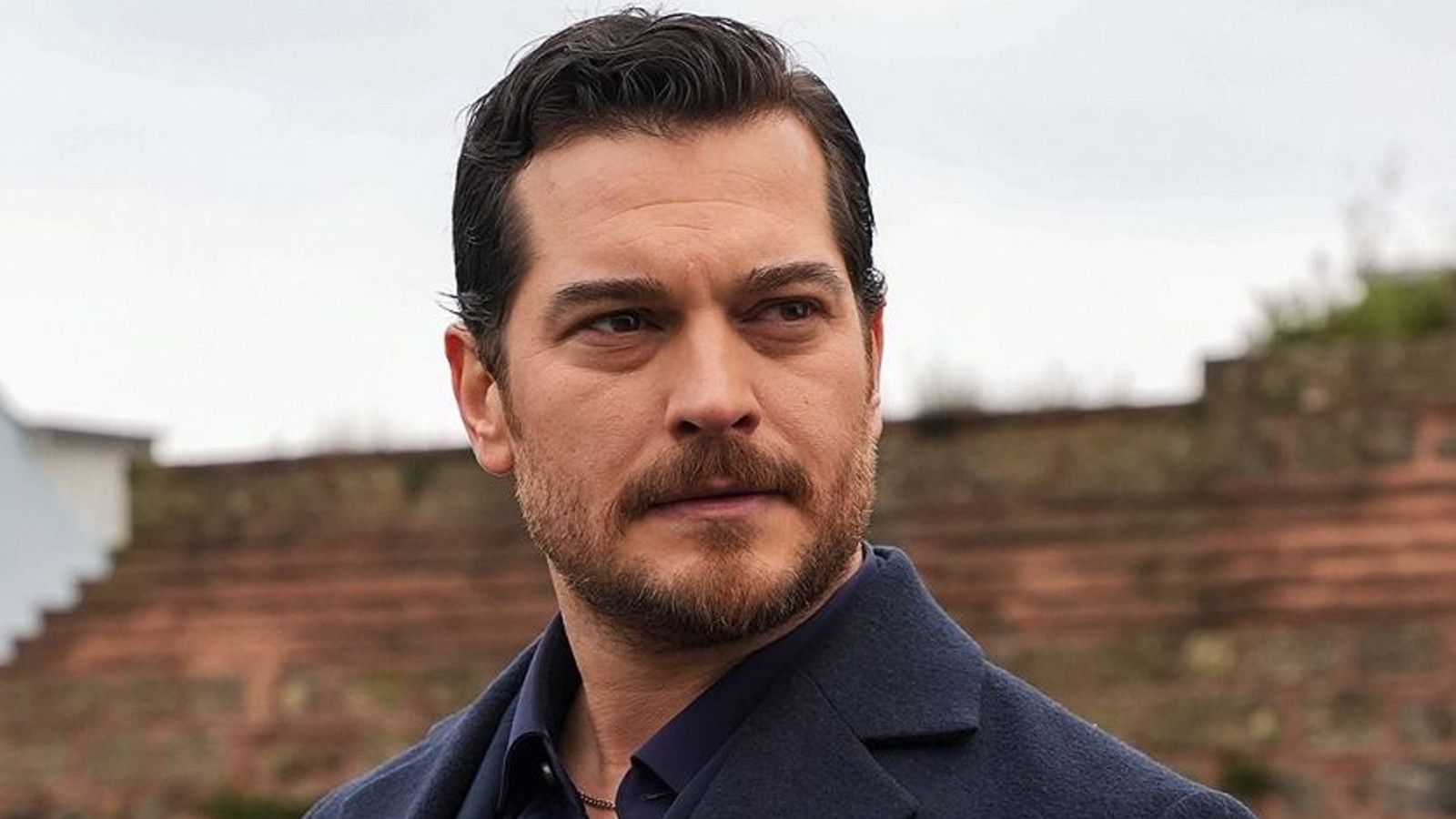 1600x900 Çağatay Ulusoy 'Uykusuz Adam'la geliyor