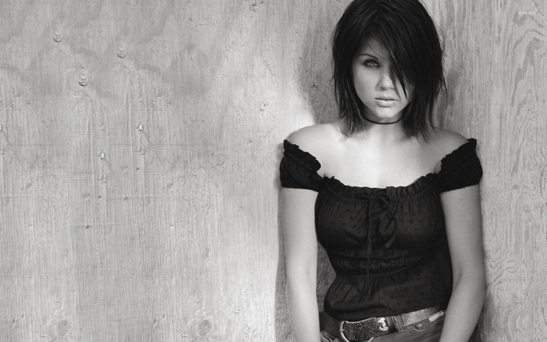 1920x1200 Tiffani Amber Thiessen [4] Wallpaper Wallpaper