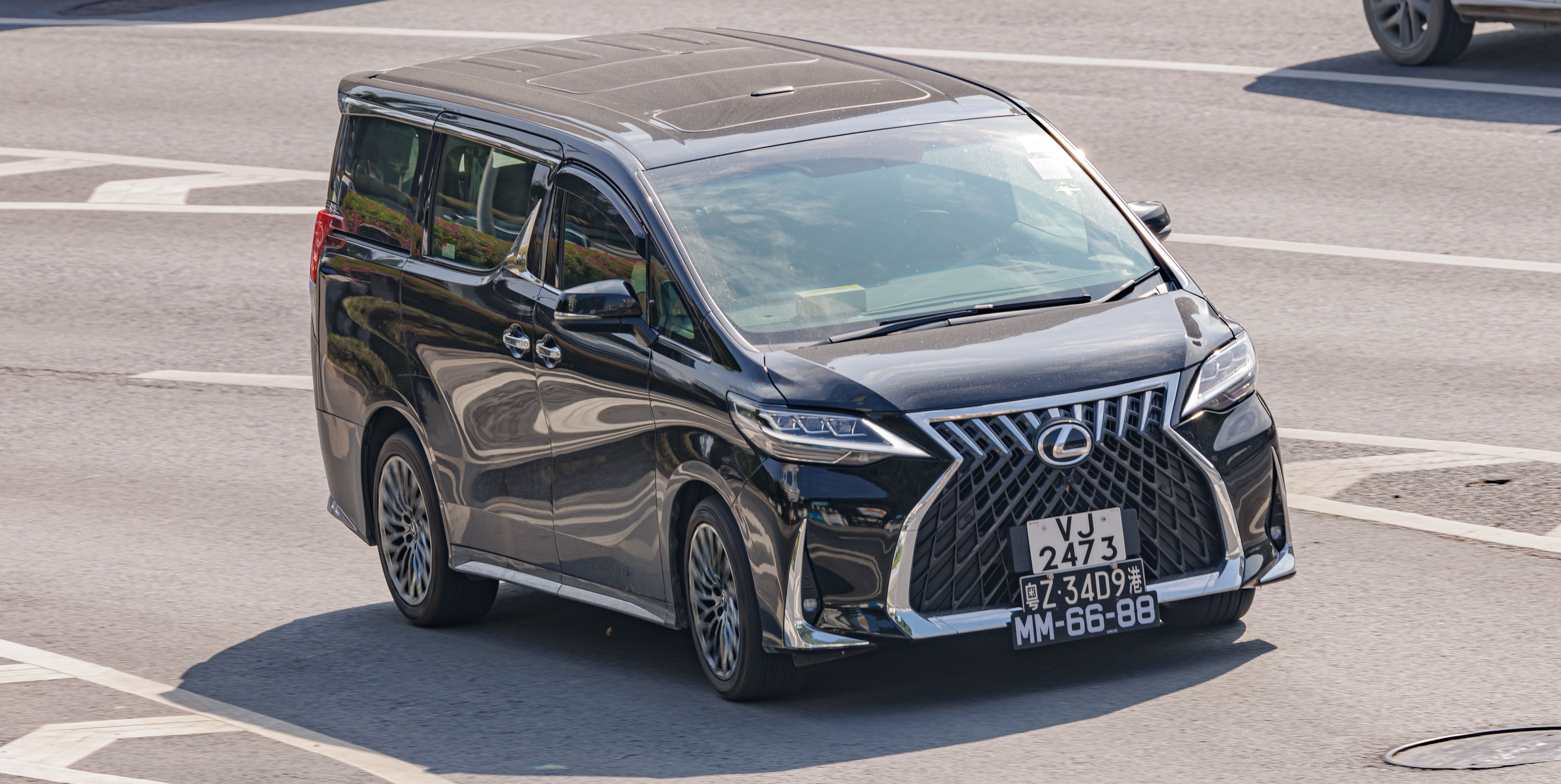 6225x3128 LEXUS LM 350 HONG KONG