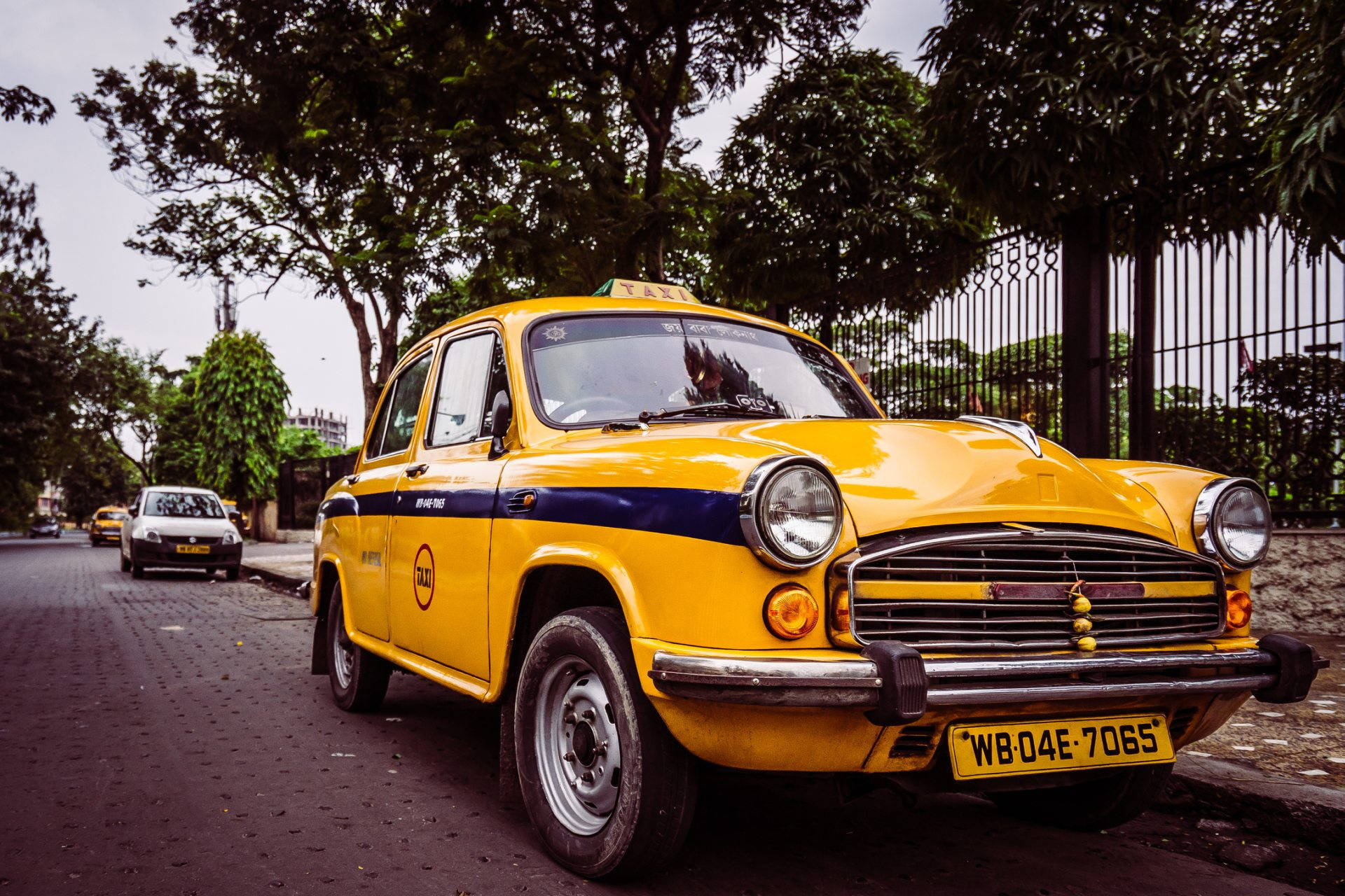 1920x1280 Download Kolkata Yellow Cab Wallpaper