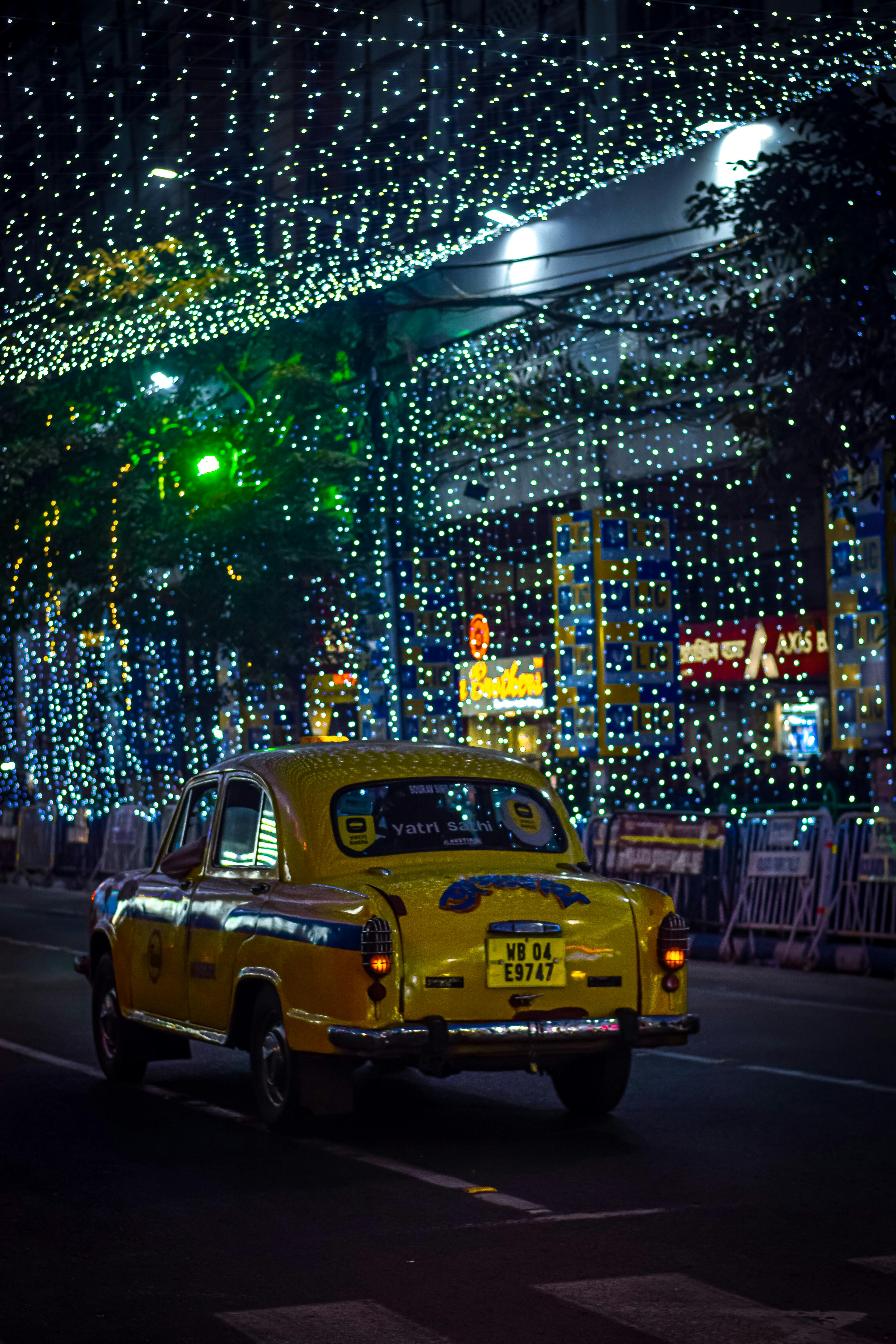 4000x6000 Hindustan Ambassador Taxi on Street at Night · Free