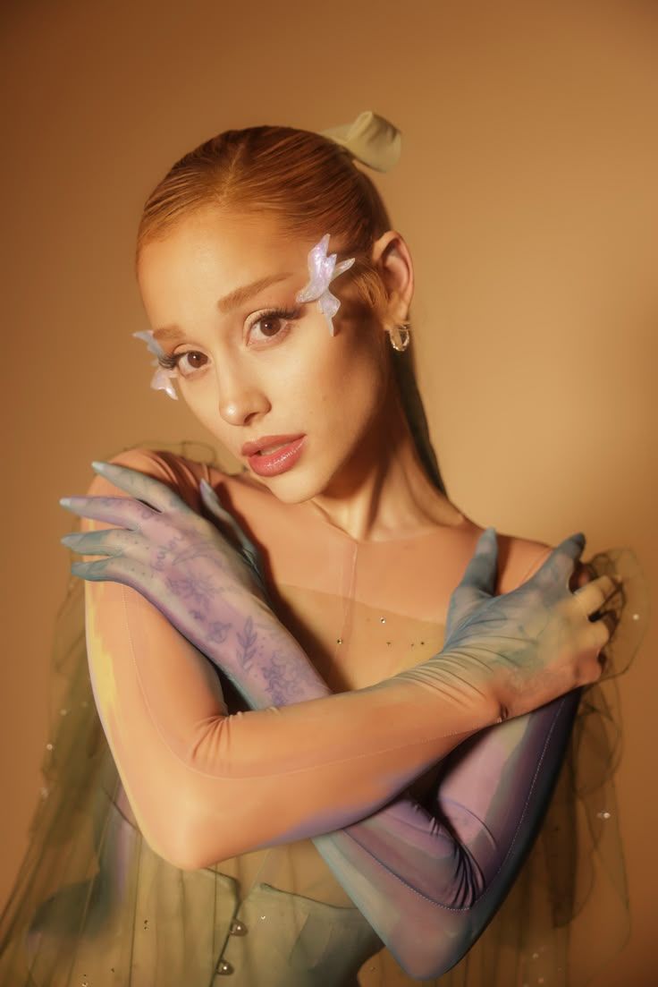 736x1103 ARIANA GRANDE 2024