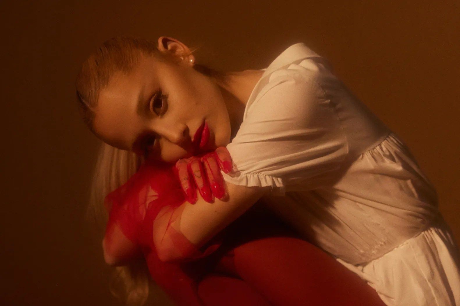 1581x1054 Eternal Sunshine: Ariana Grande's reflects on her journey through love and loss Poly Post