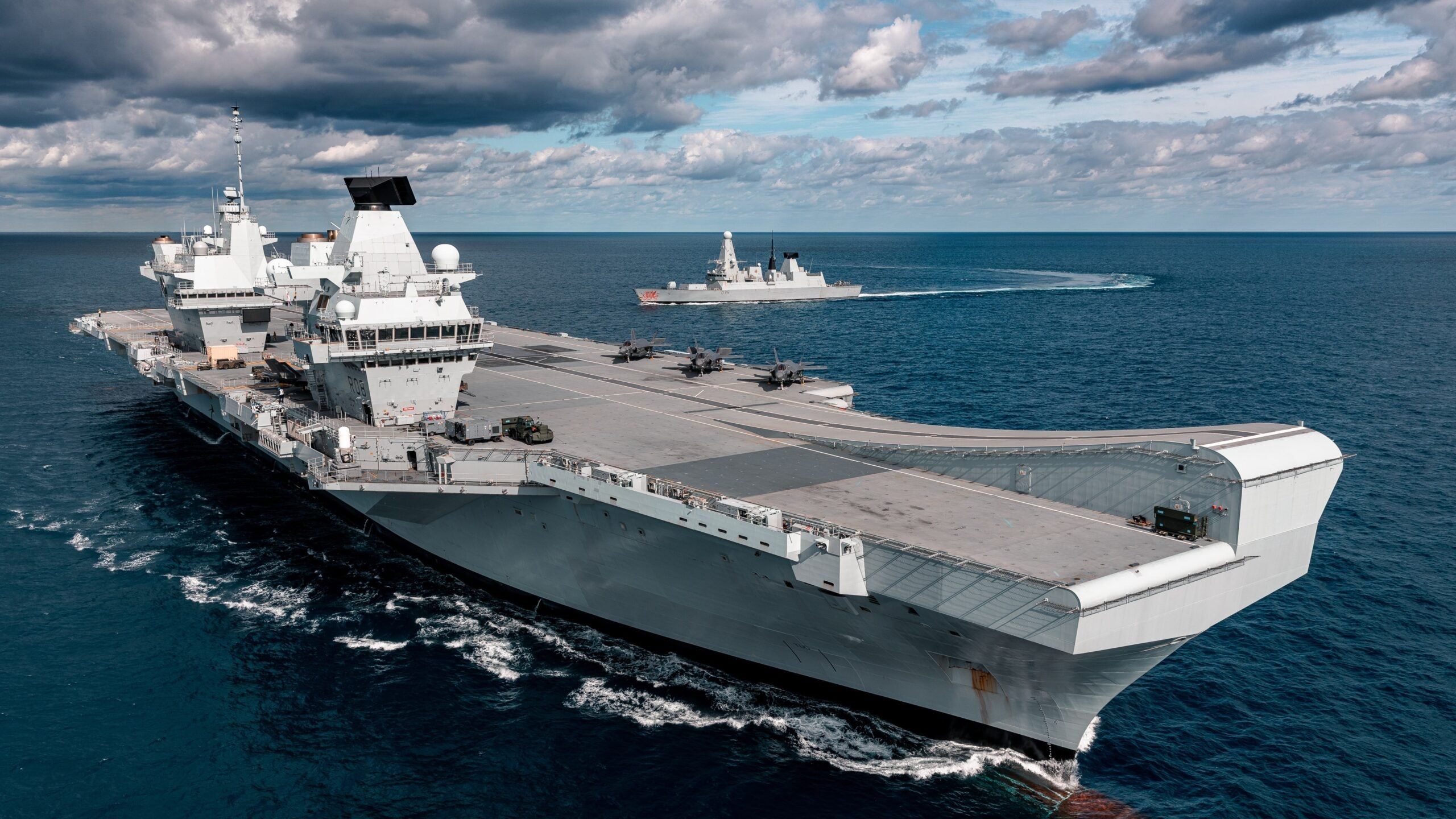 2560x1440 HMS Queen Elizabeth Crew Test Positive For Covid 19