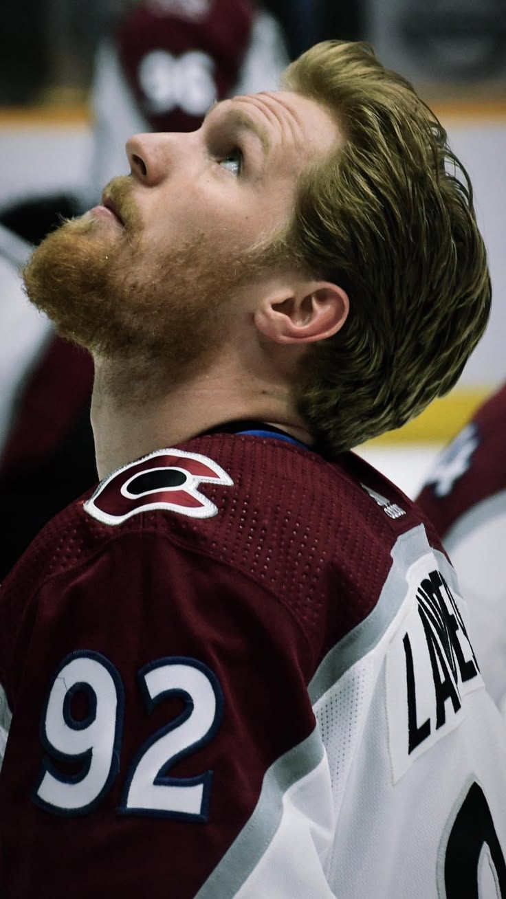 736x1308 Gabriel Landeskog