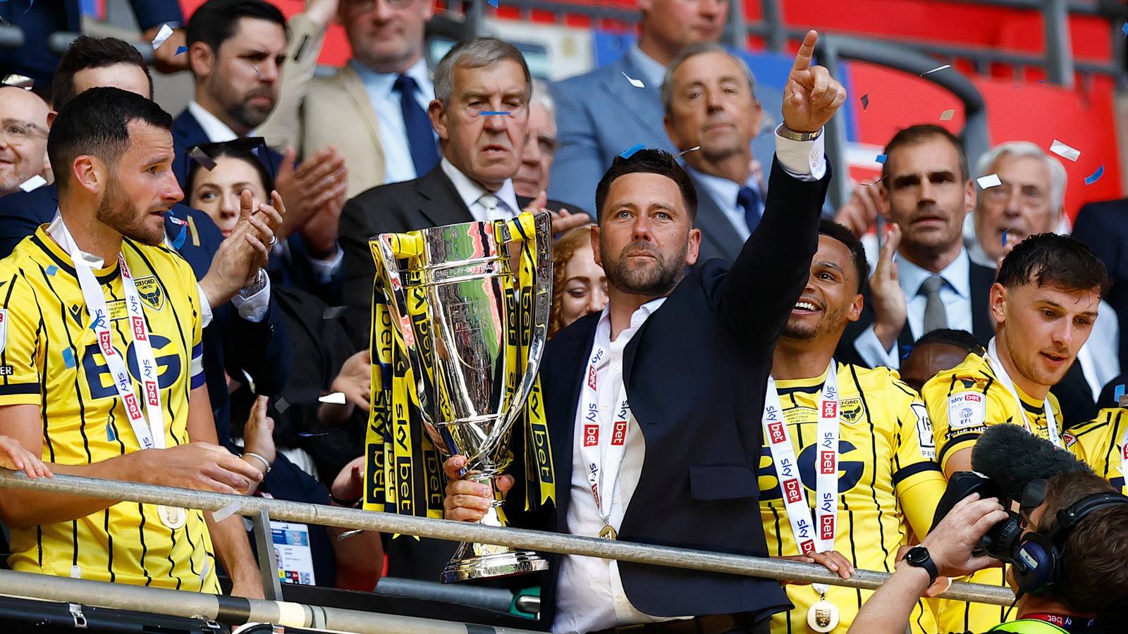 1600x900 Bittersweet Oxford United, Des Buckingham factor pinpointed