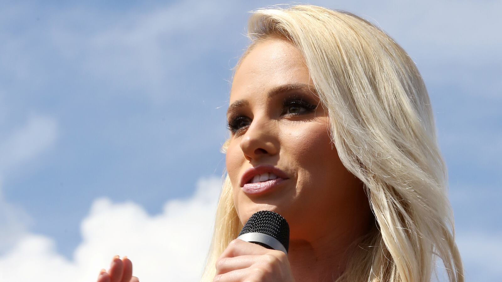 1600x900 Tomi Lahren Apologizes for Sexist Remarks About Kamala Harris