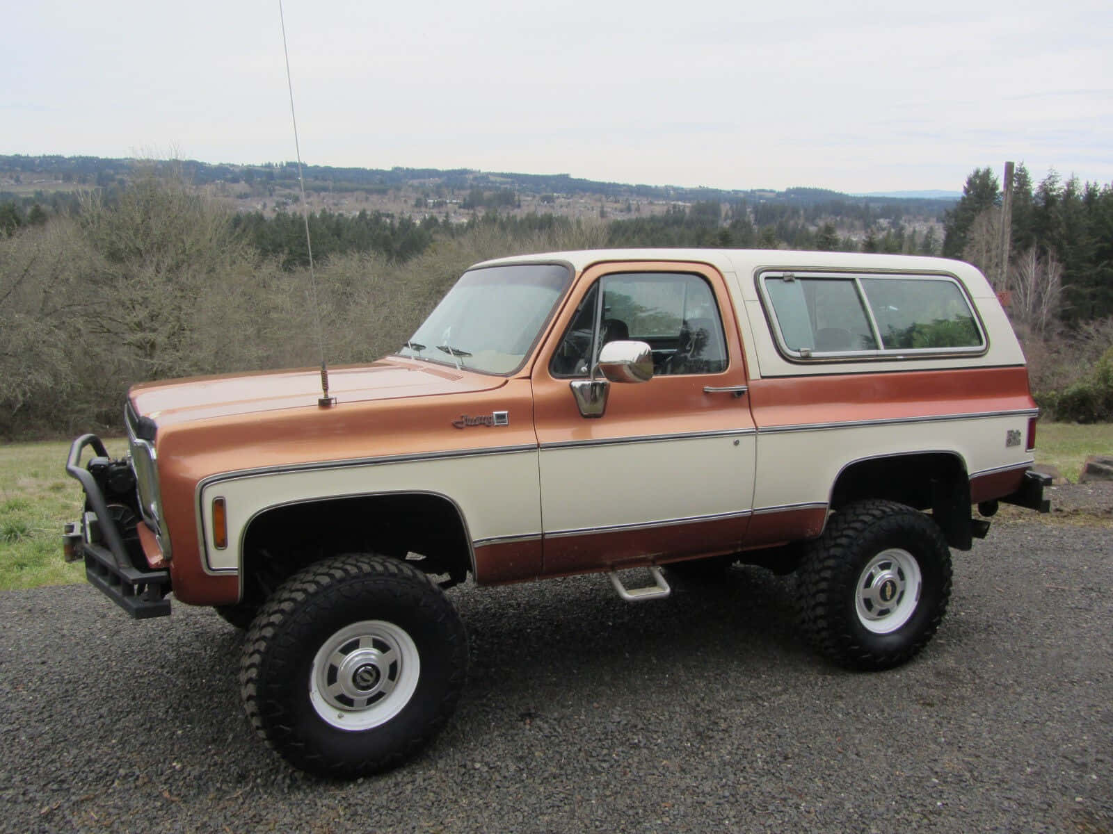 1600x1200 Download Stunning GMC Jimmy in Nature Wallpaper