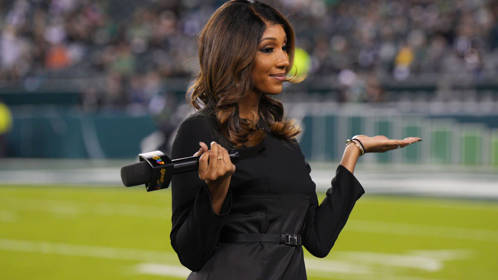 1600x900 Maria Taylor's Bright Blue TNF Outfit Goes Viral