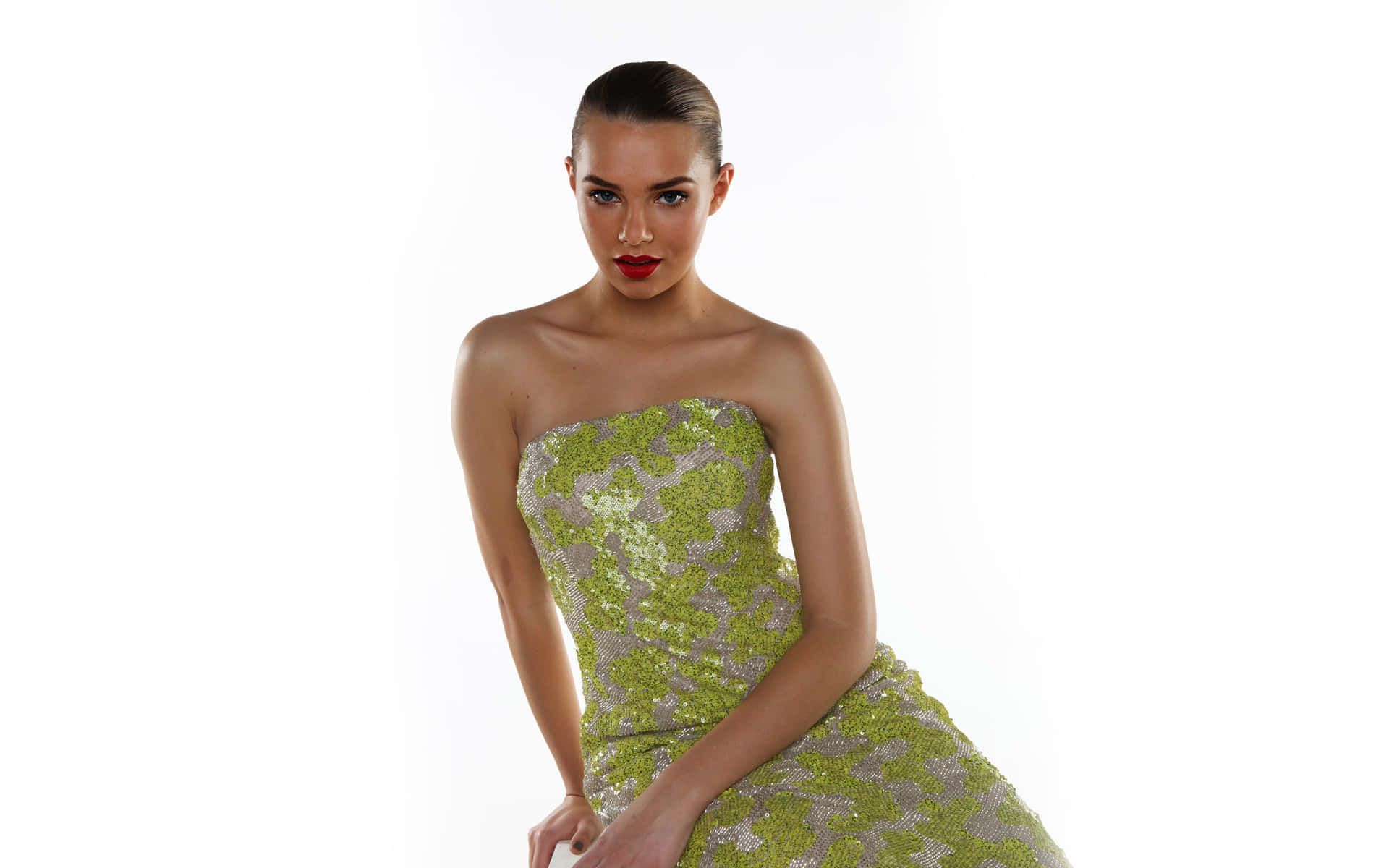 1920x1200 Download Elegant Womanin Green Sequined Dress Wallpaper