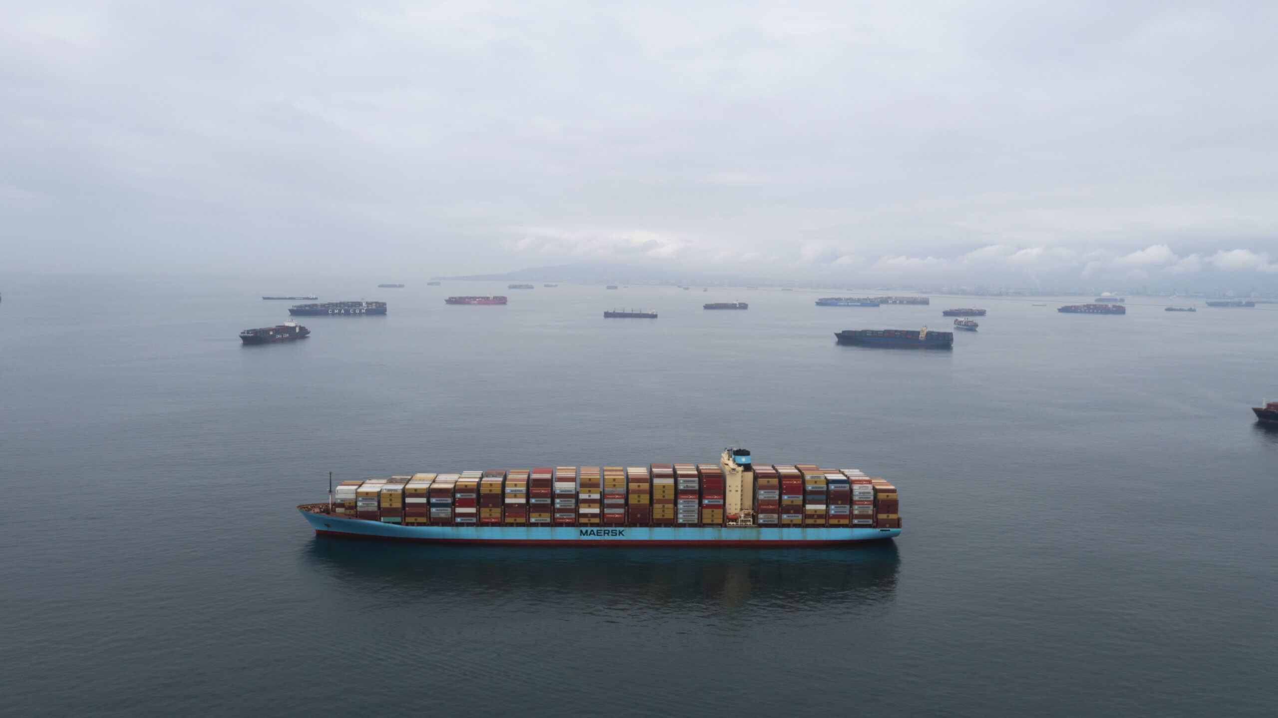 2560x1438 Record numbers of giant ships are waiting off California