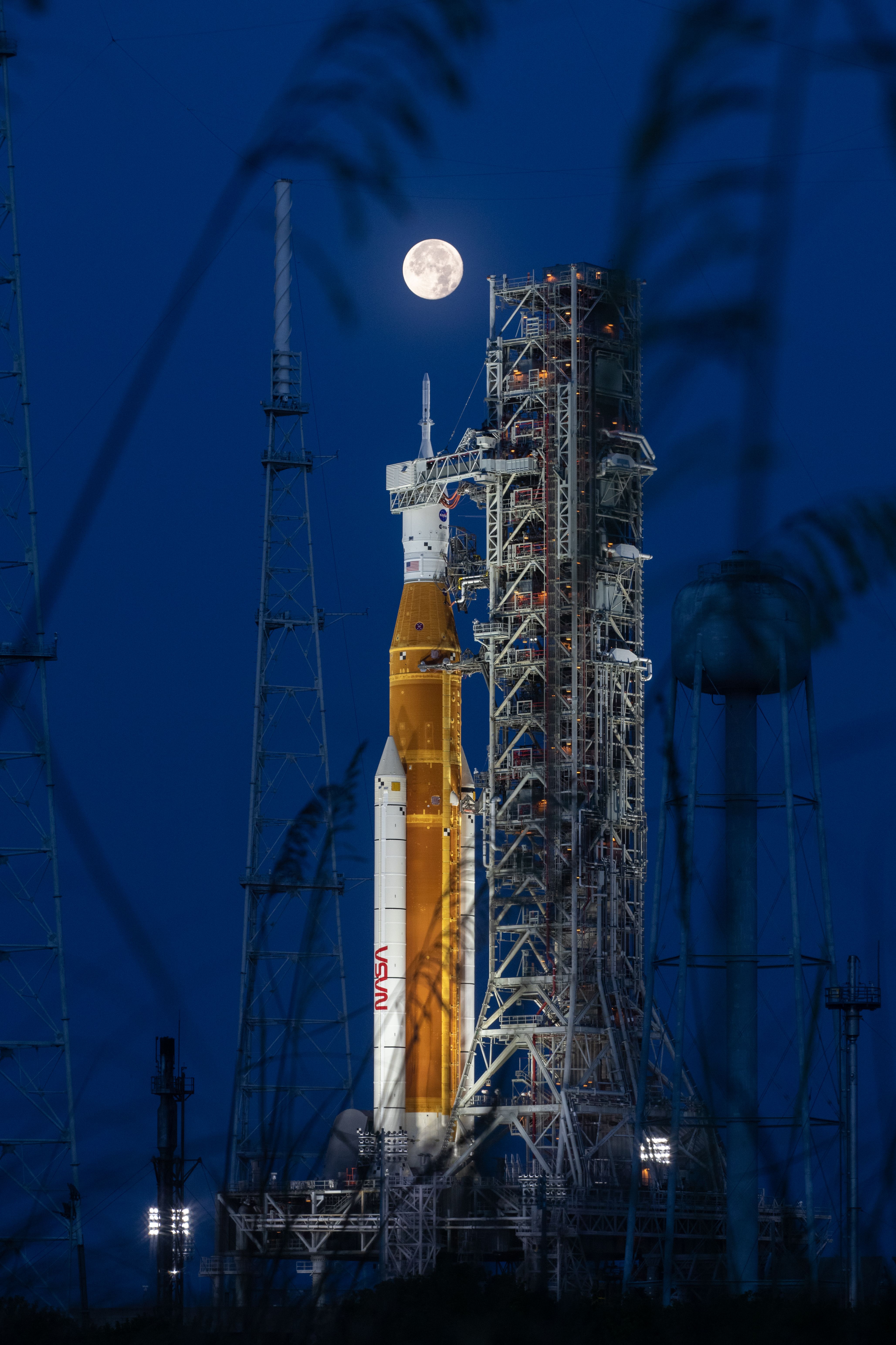 4113x6169 View the Best Image from NASA's Artemis I Mission