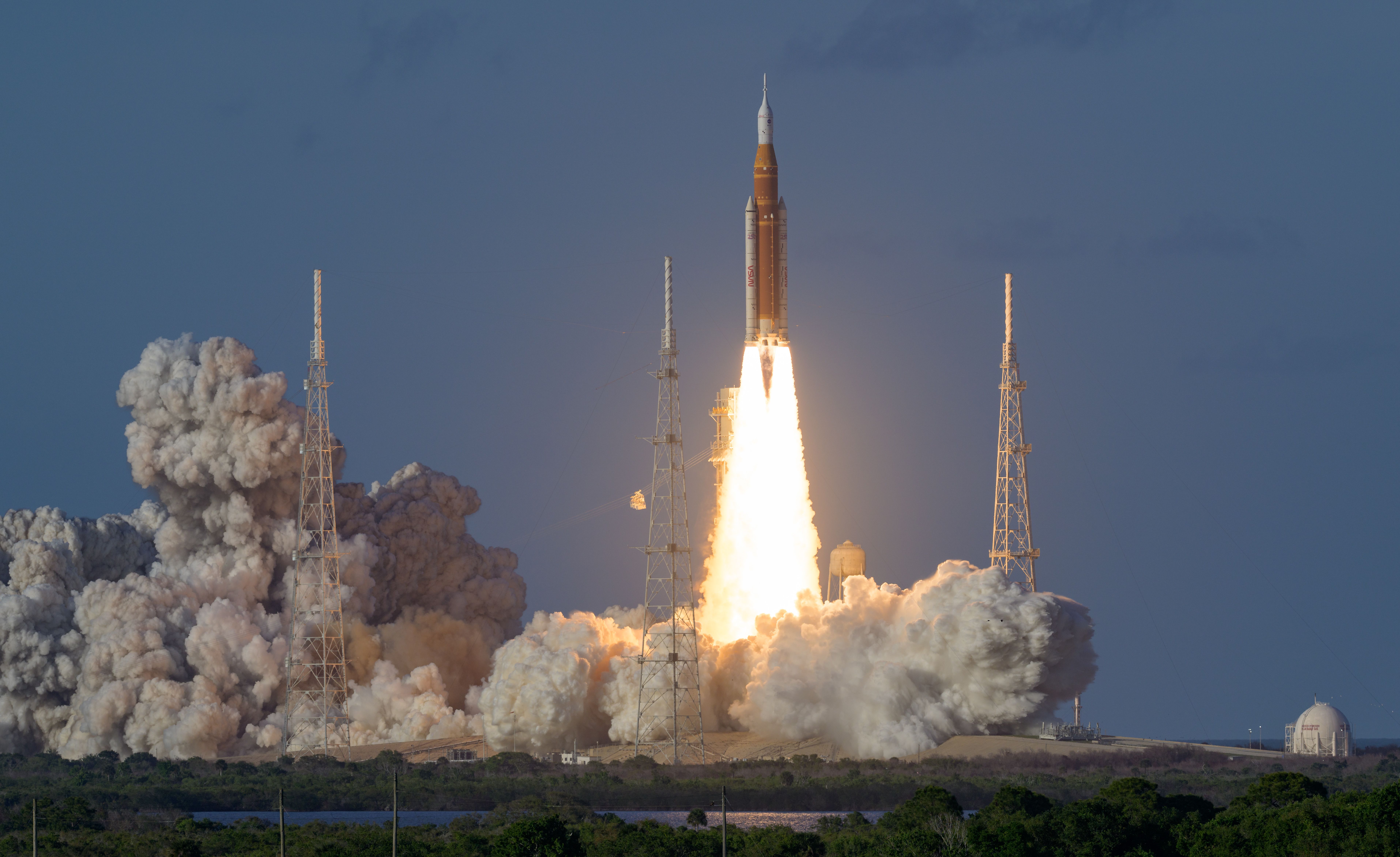 7657x4686 Artemis II Launch