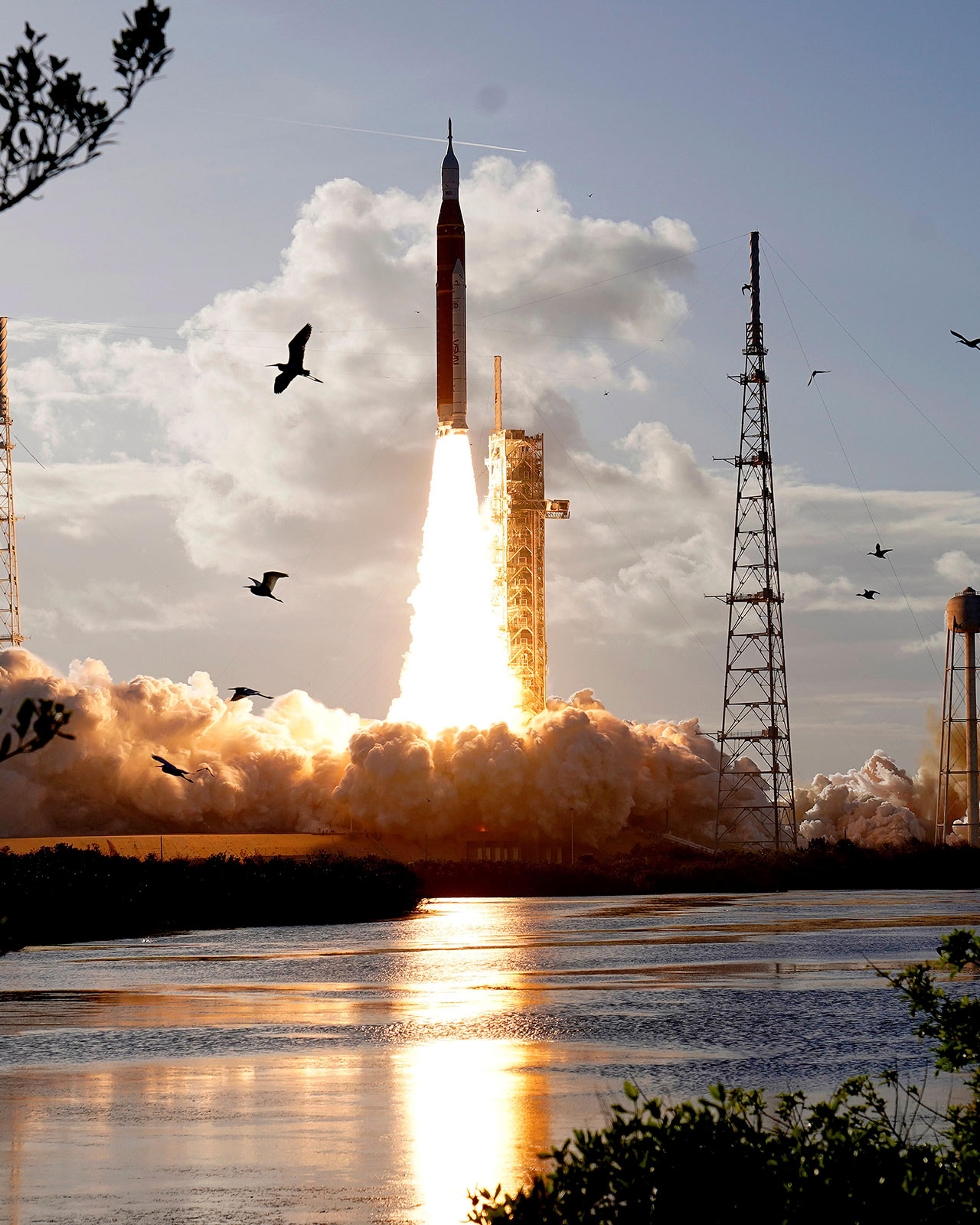 3840x4800 NASA's Historic Lunar Mission Launch, in Photo