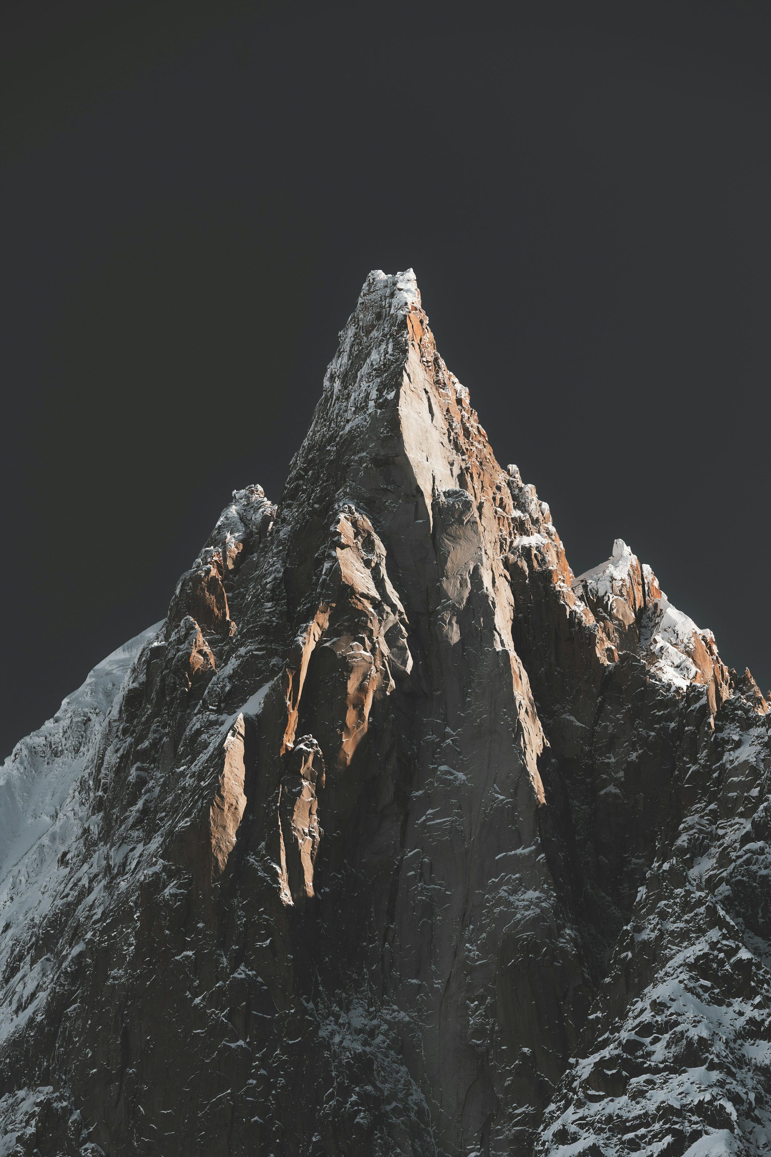 2500x3750 Free HD Unique Minimalist Mountain Wallpaper