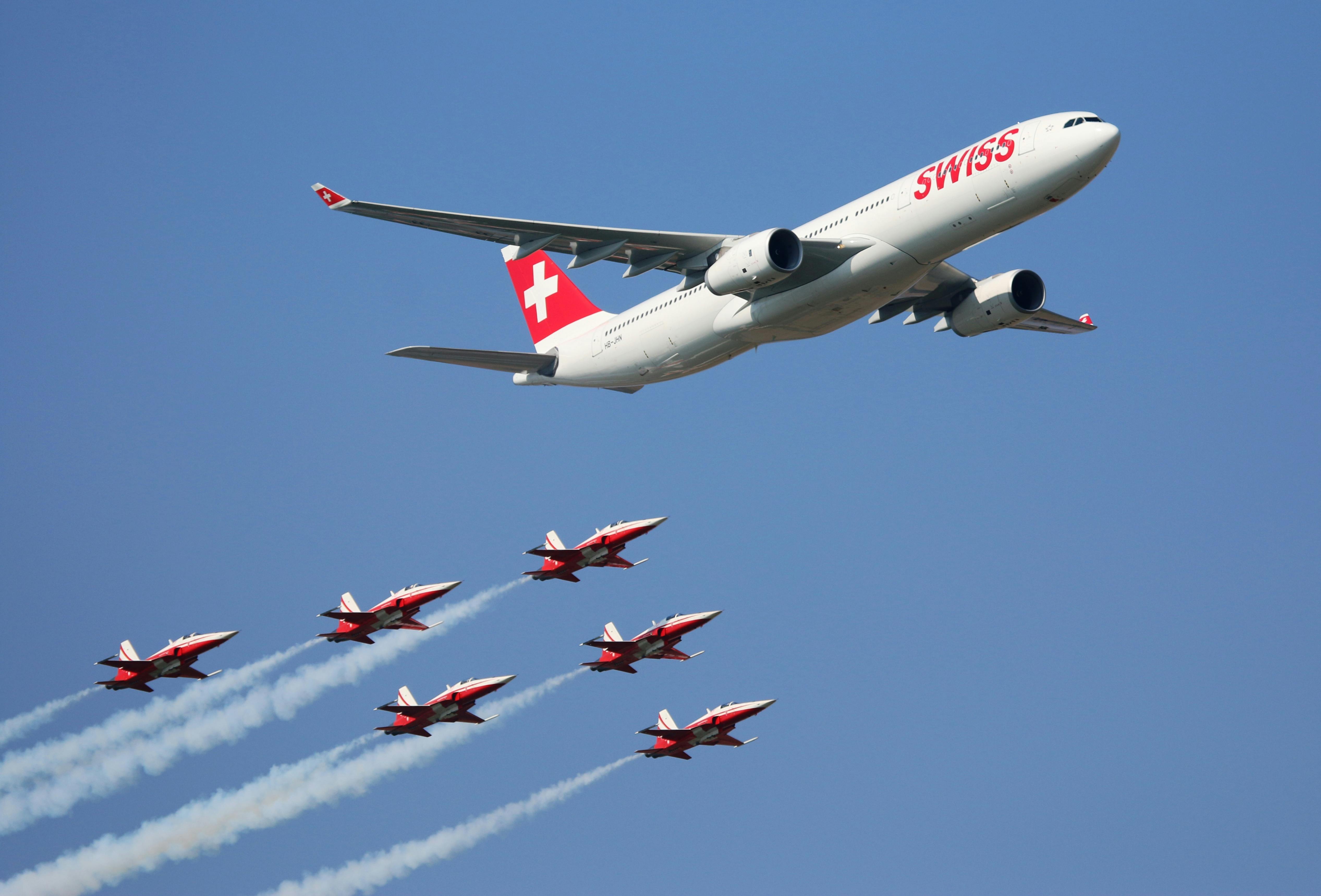 5067x3437 Airplane and Jets Flying in the Blue Sky · Free