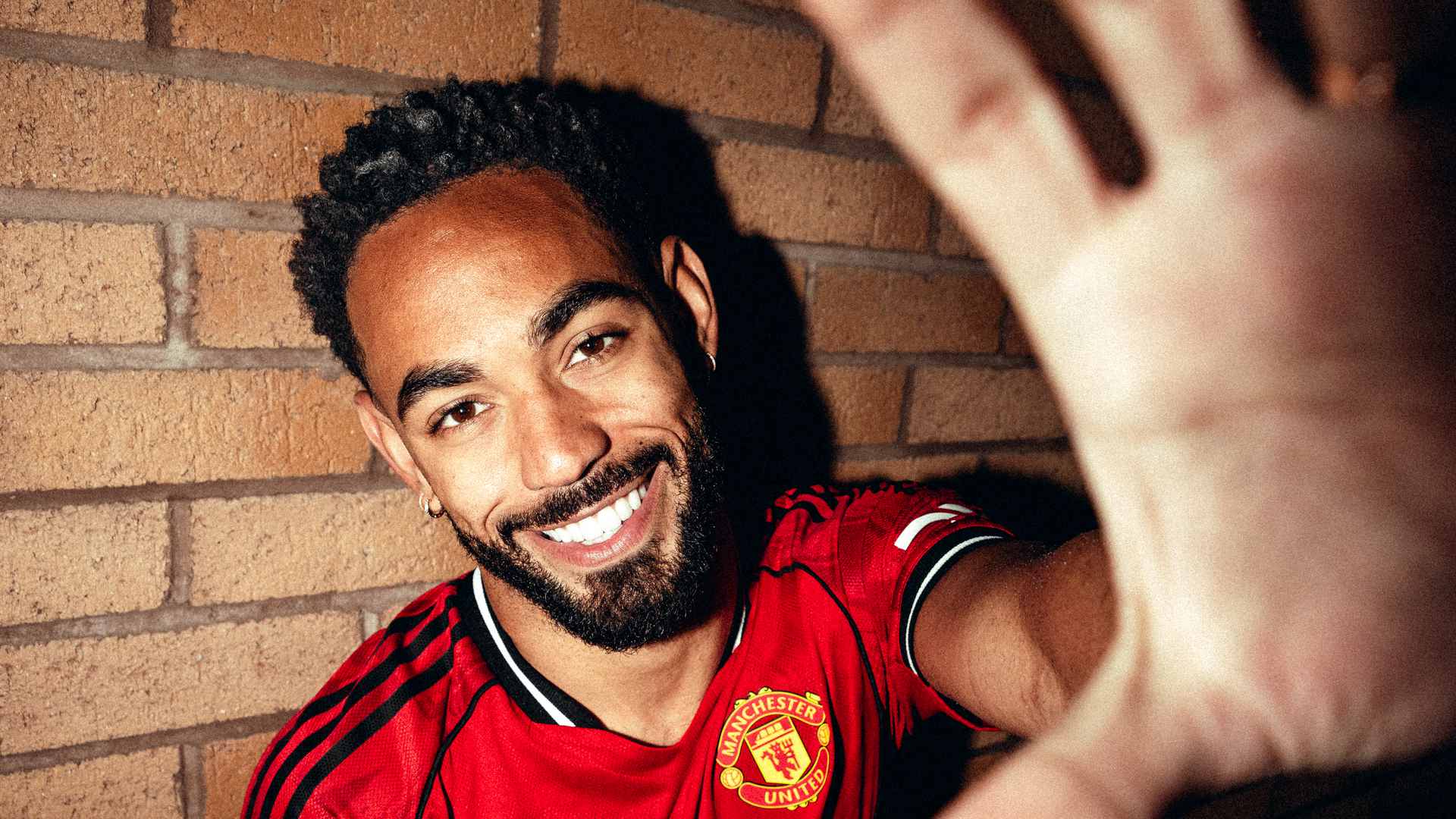 1920x1080 Matheus Cunha Wearing New Man Utd Home Kit For 2025 26