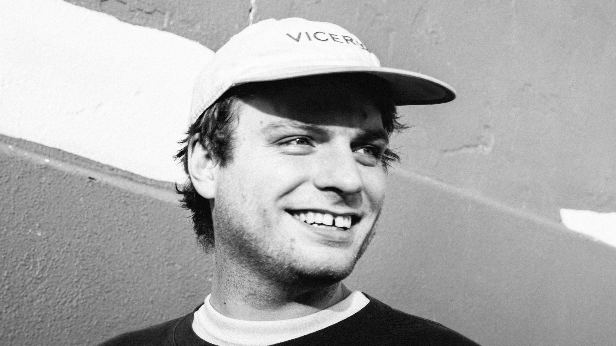 2048x1152 Mac DeMarco Doesn't Want to Grow Up