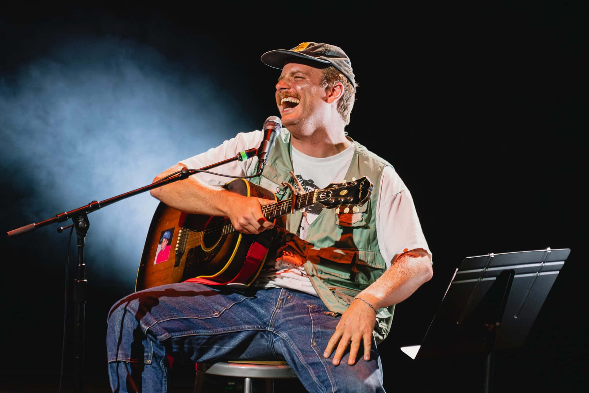 1920x1281 Mac Demarco Wallpaper
