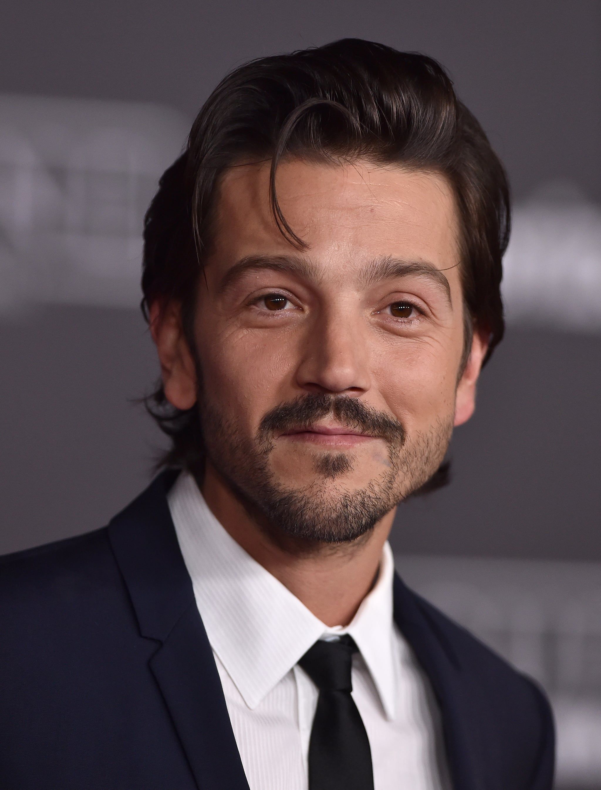 2048x2693 Diego Luna Wallpaper