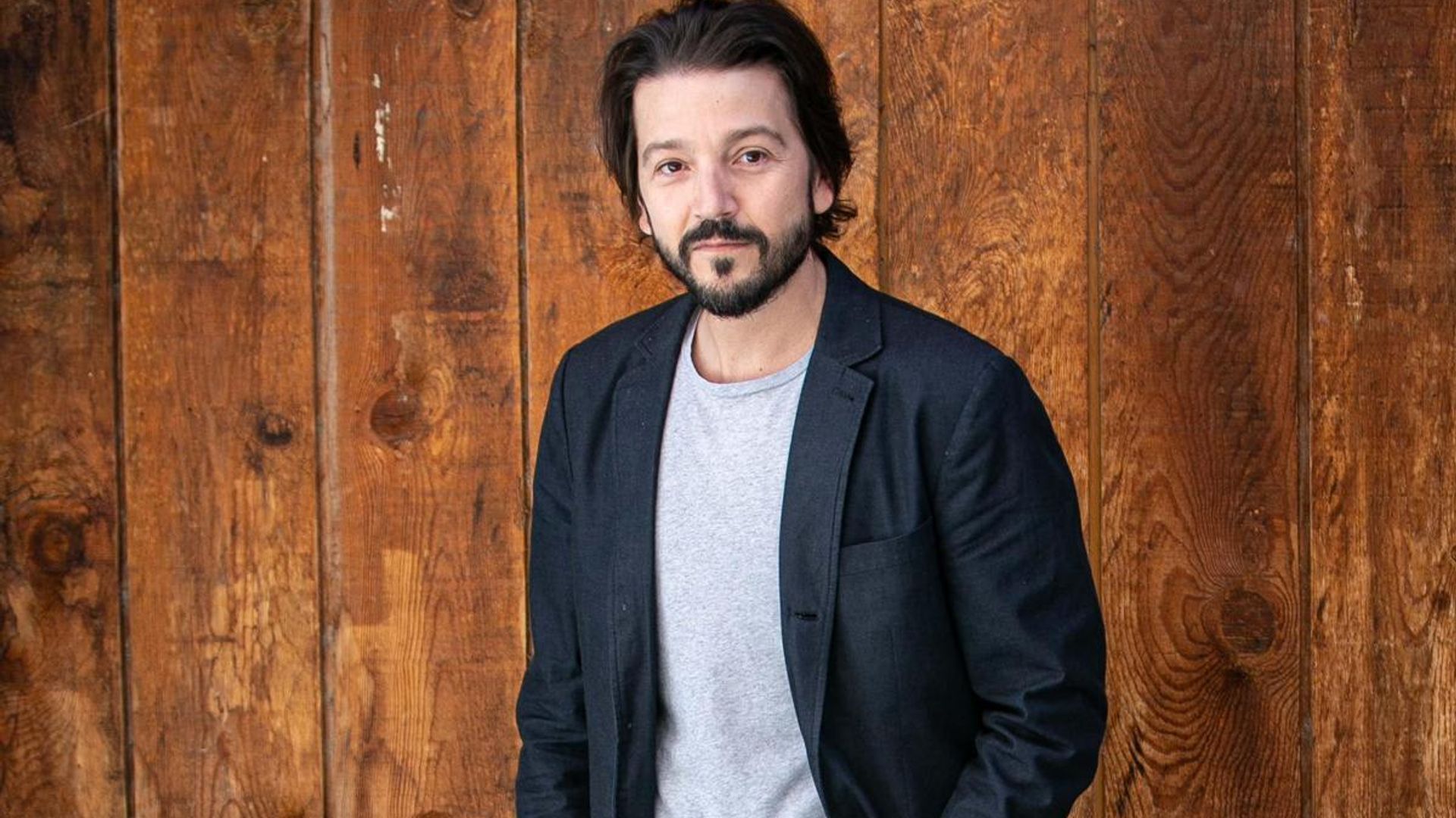 1920x1080 Diego Luna breaks the silence about the recent death of his father