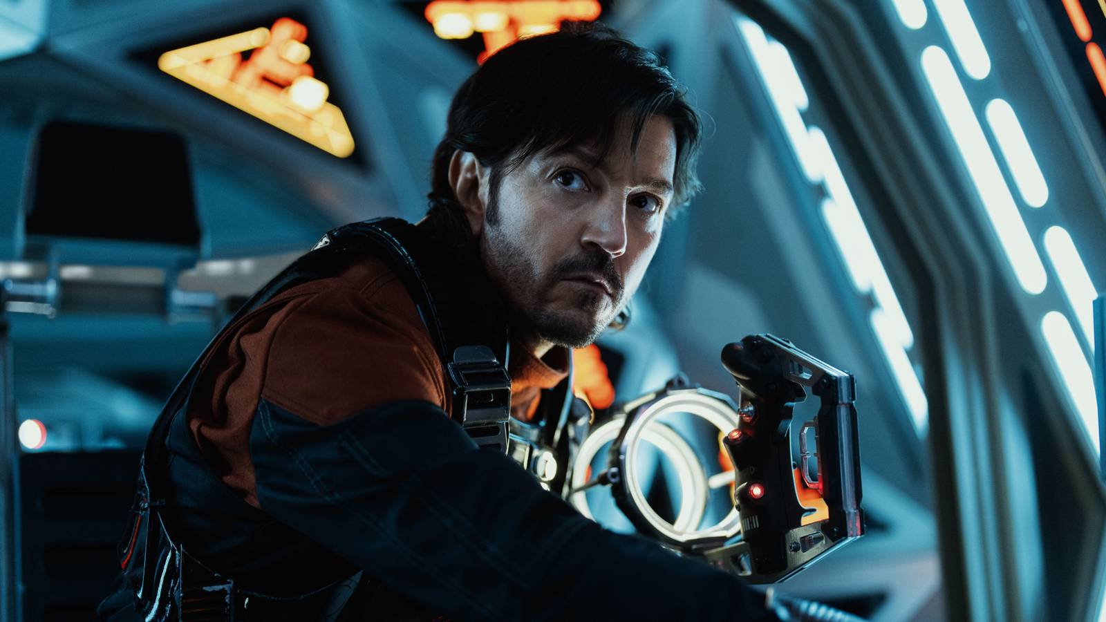 1600x900 Diego Luna's Underrated Political Drama Is Now Weaving a Web Around Home Audiences
