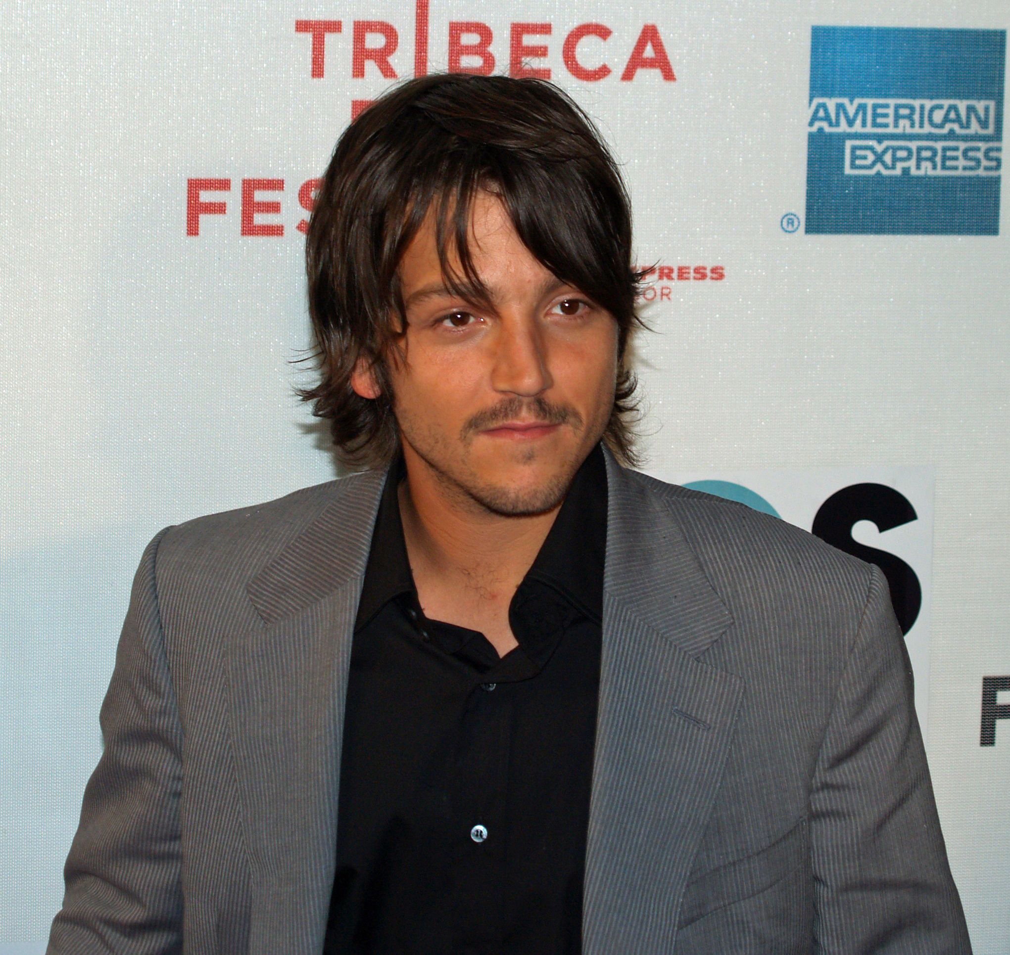 2041x1931 Diego Luna