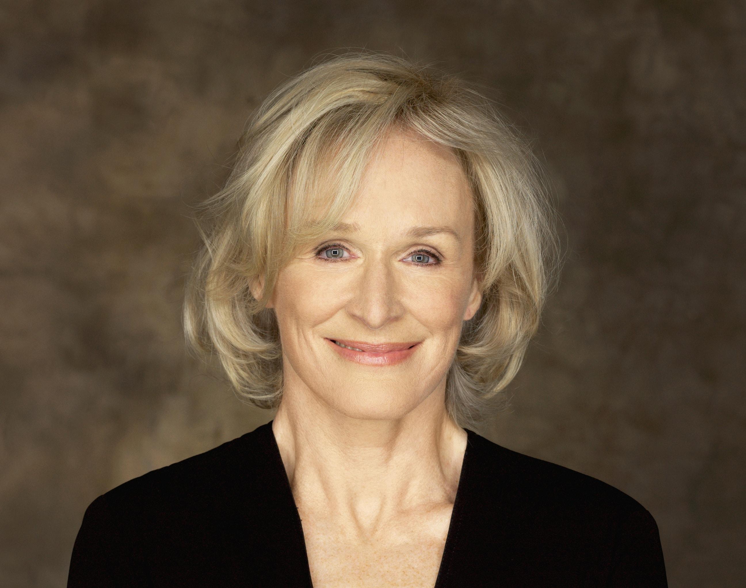 2593x2044 Glenn Close Wallpaper