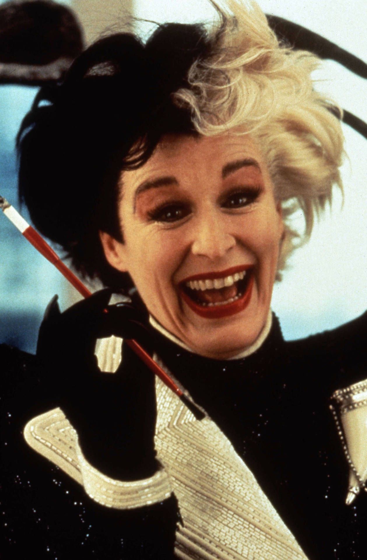 1259x1920 Download Glenn Close Laughing Cruella De Vil Wallpaper