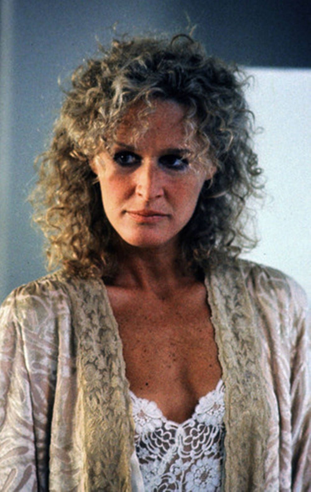 1000x1582 Download Glenn Close As Alex Forrest Wallpaper