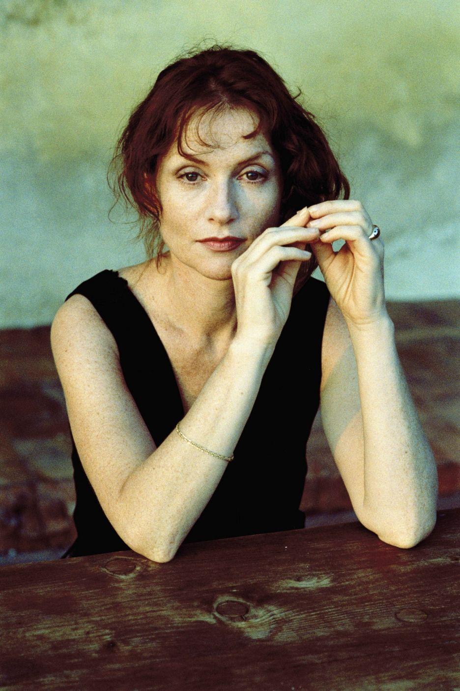 936x1404 Isabelle Huppert Wallpaper