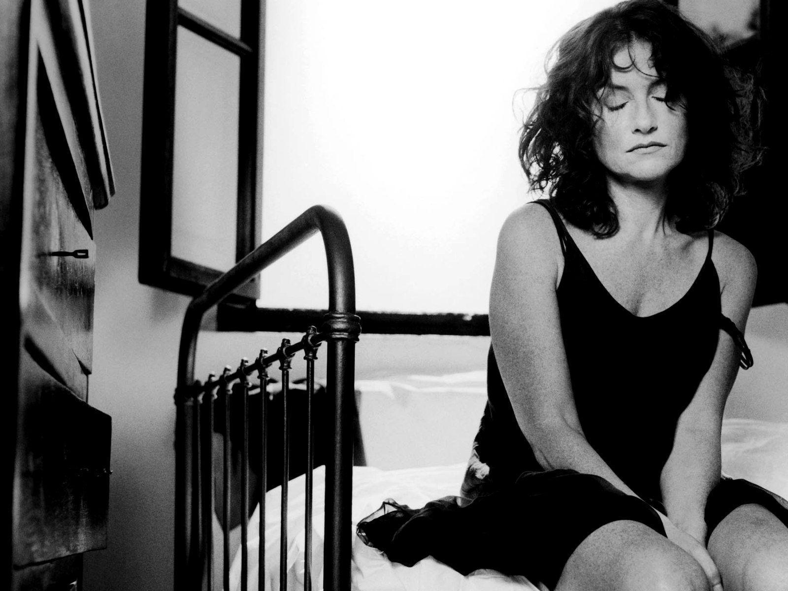 1600x1200 Isabelle Huppert Wallpaper