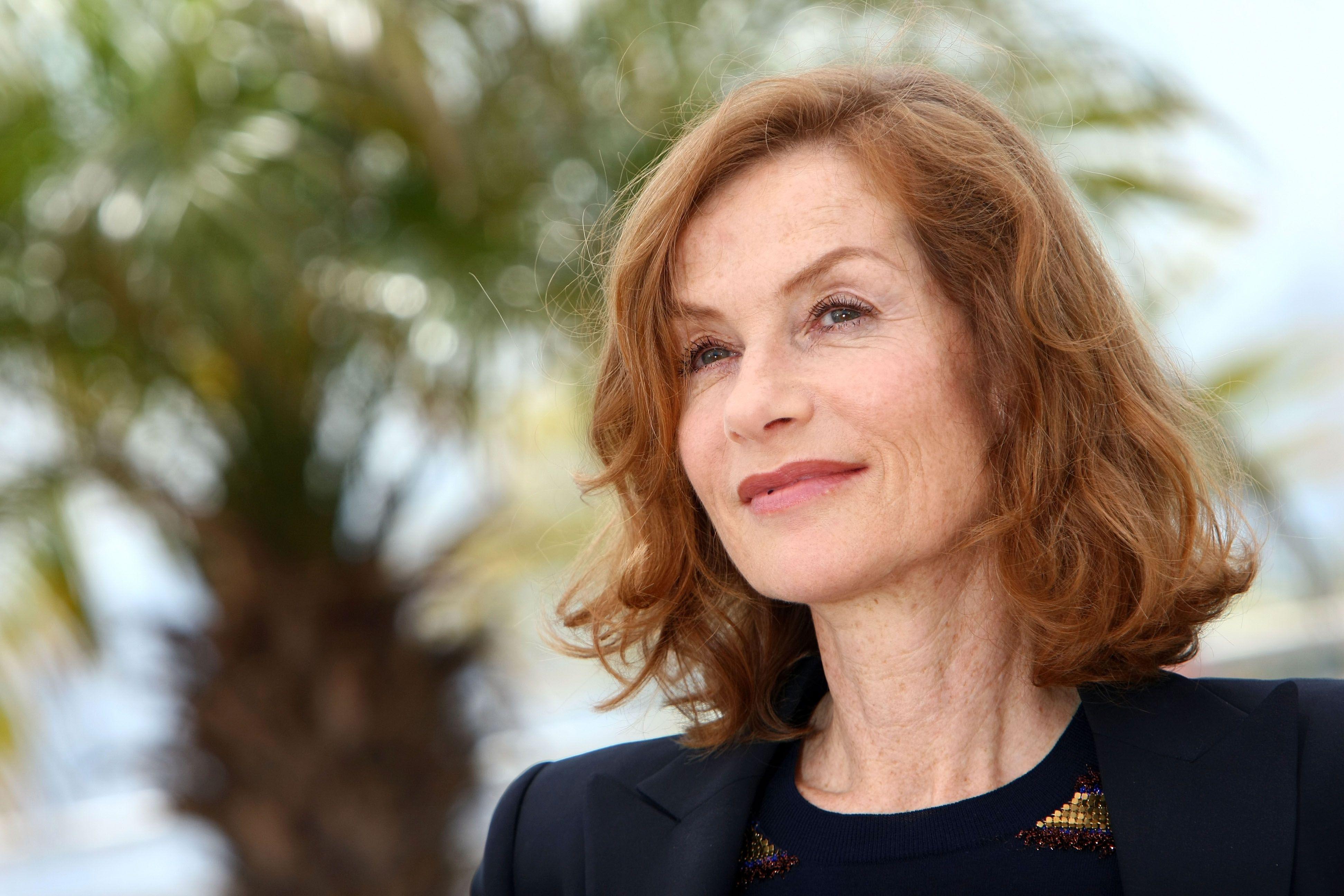 3888x2592 Isabelle Huppert Wallpaper