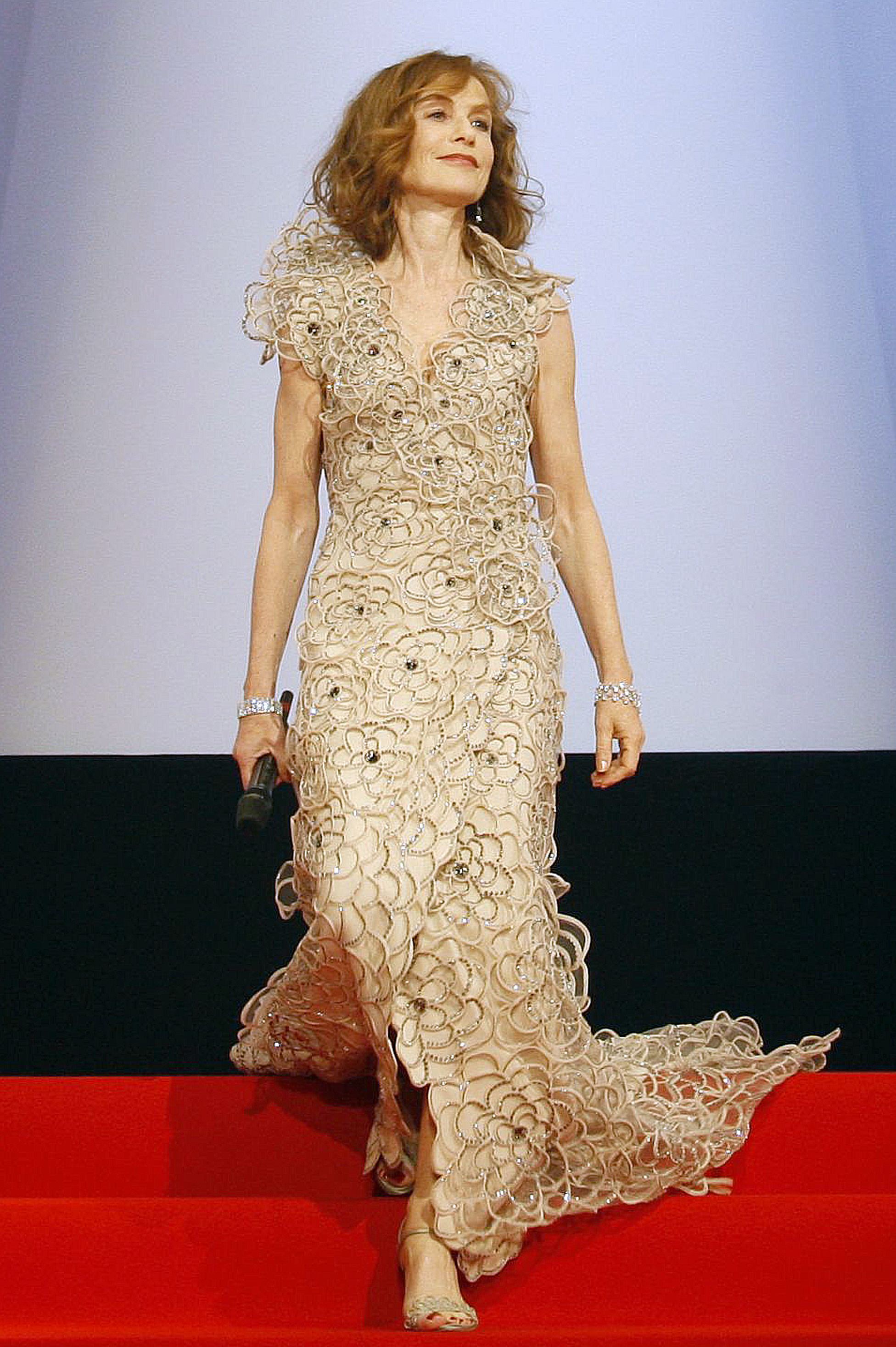 1952x2934 Isabelle Huppert HD