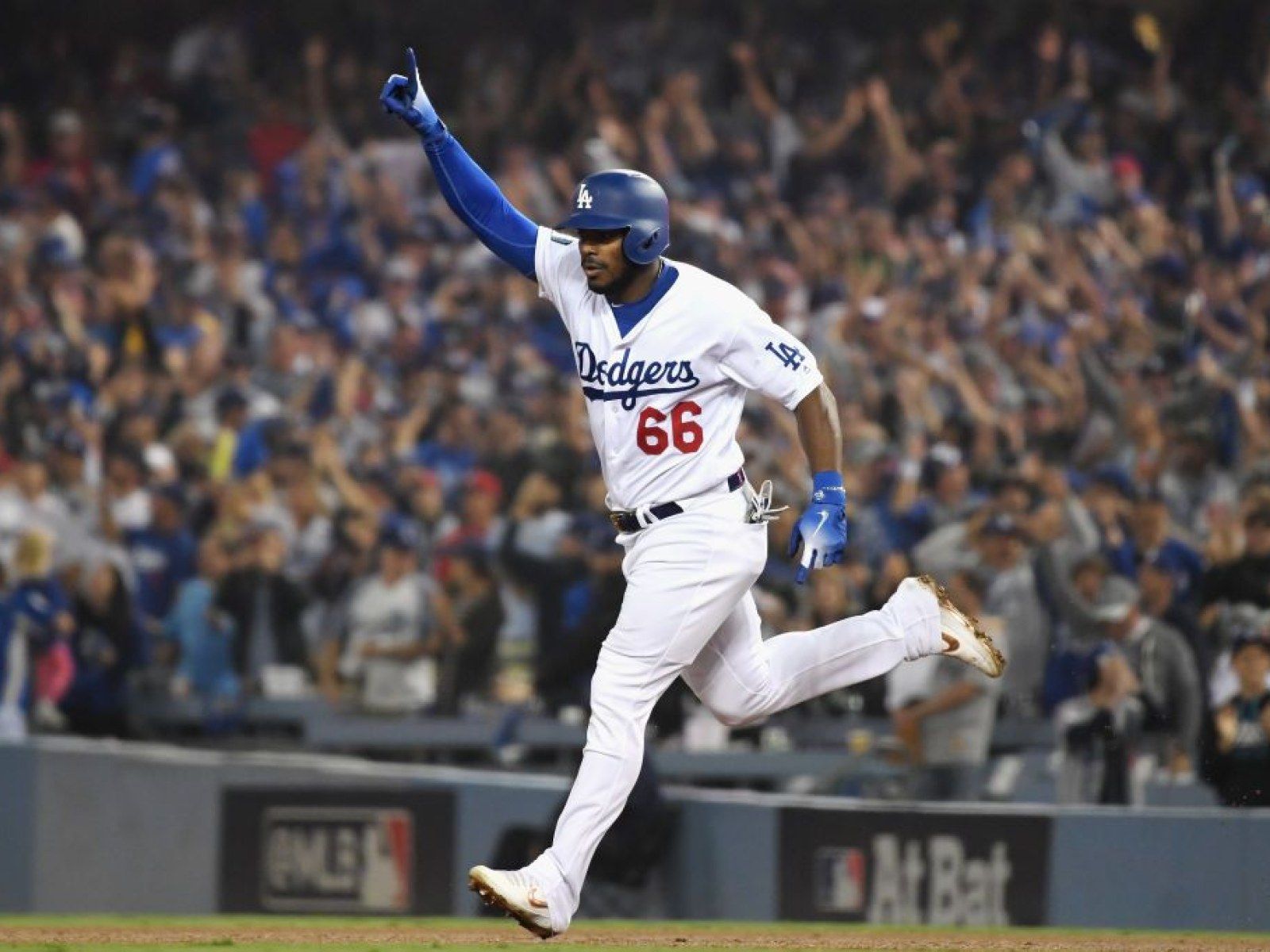 1600x1200 Yasiel Puig Latest News: Cuban Draws Interest From Multiple MLB Teams