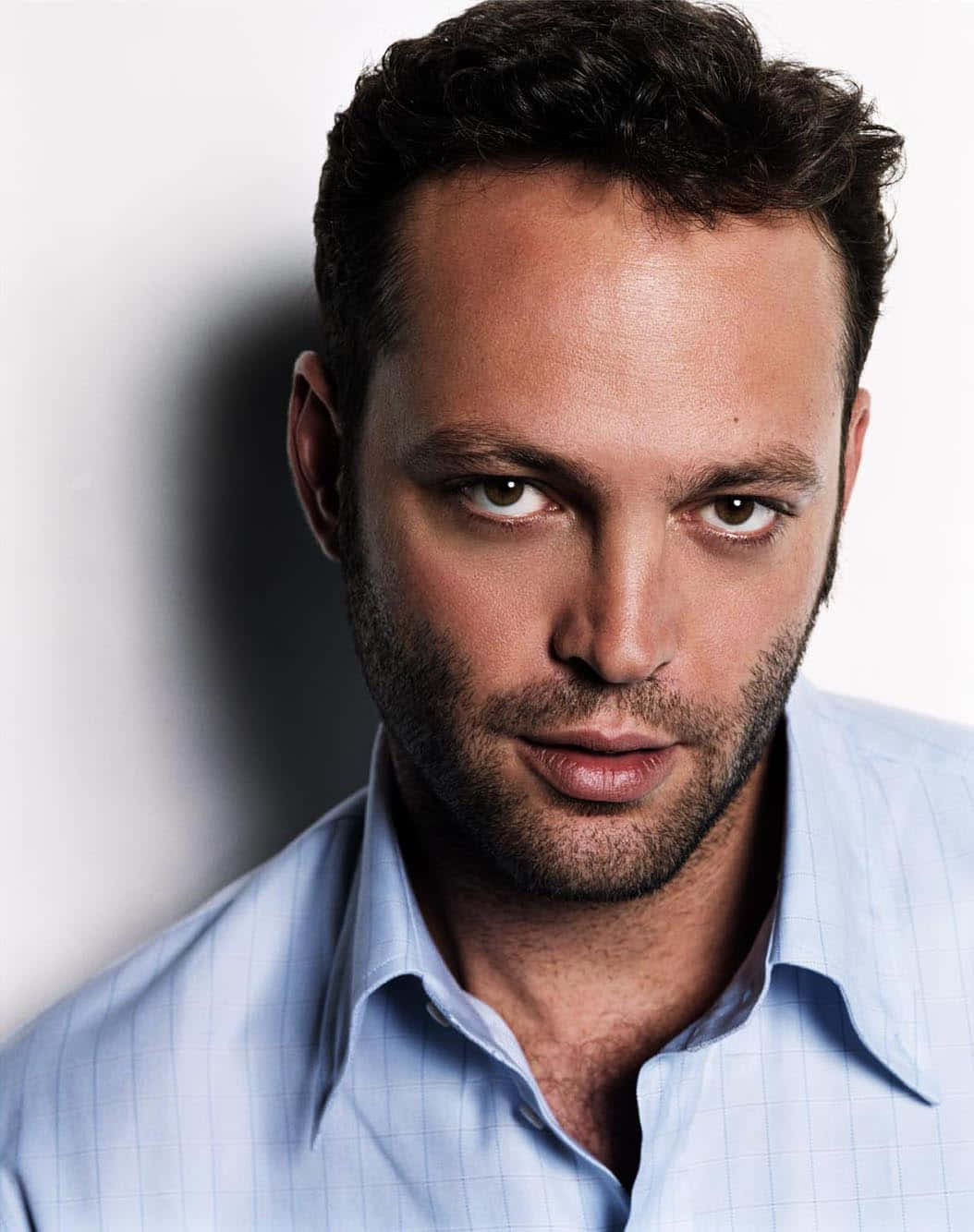 1054x1334 Download Vince Vaughn posing for a portrait Wallpaper