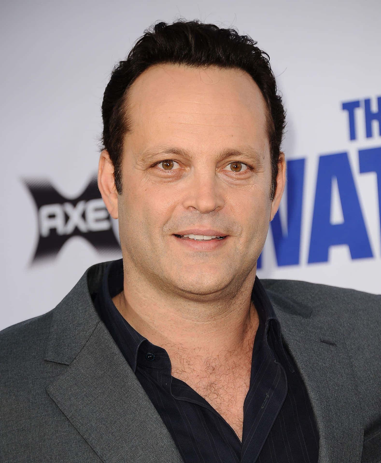 1578x1920 Download Vince Vaughn Smiling Confidently Wallpaper