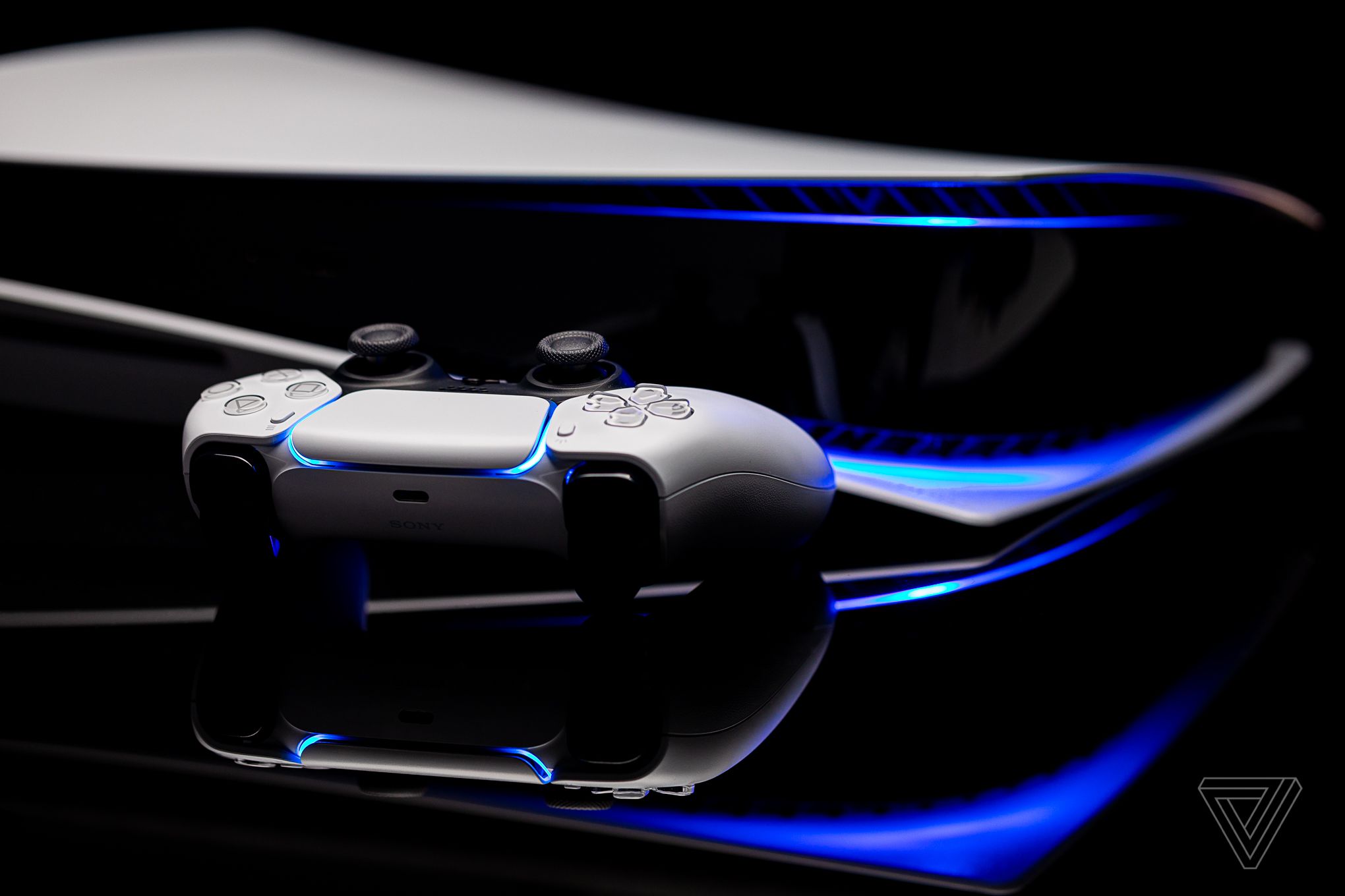 2040x1360 Phone wallpaper: Playstation Controller, Video Game 1025172