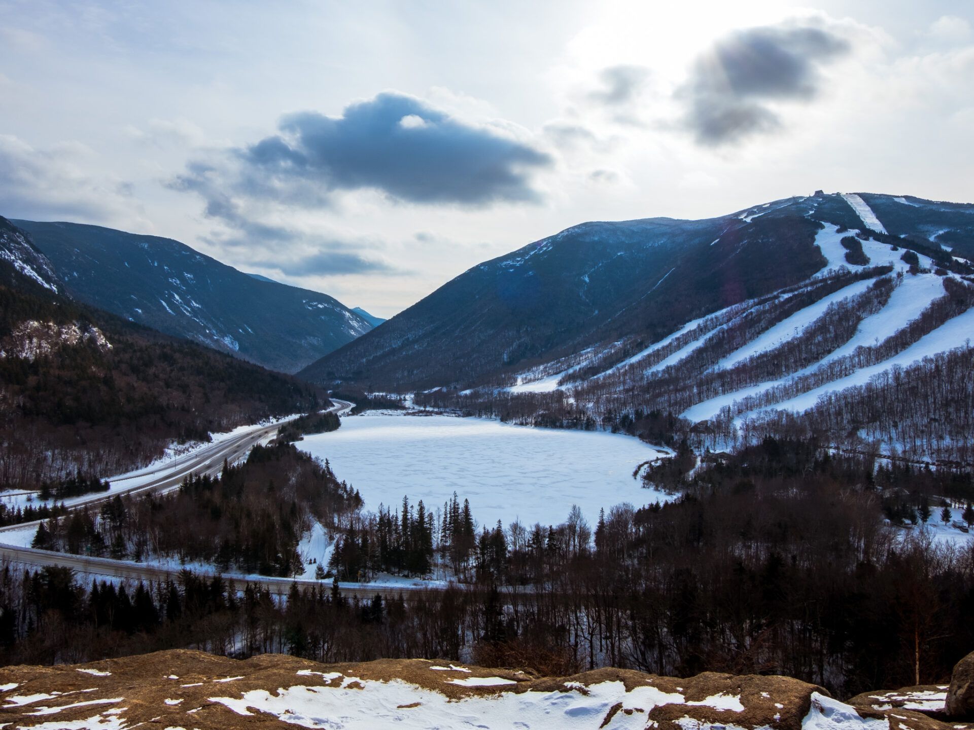 1920x1440 Artists Bluff in Winter