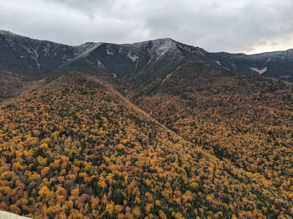 1024x768 Greenleaf Hut, Mount Lafayette and Franconia Ridge Trail Loop at Franconia Notch State Park Mountains, New Hampshire